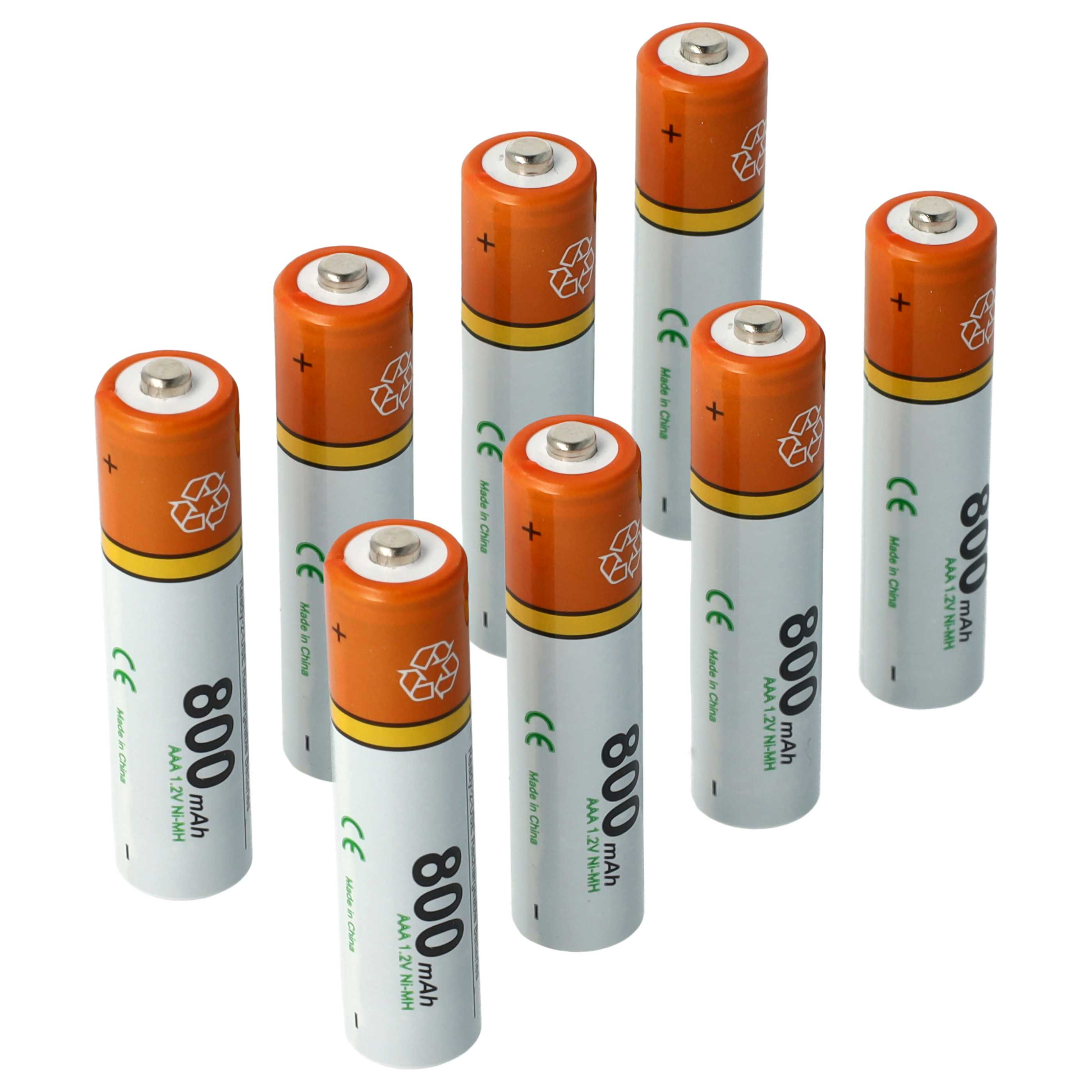 Acht AAA-Batterien auf weißem Grund. Jede hat einen orangefarbenen Deckel und einen weißen Körper mit schwarzem Text.
