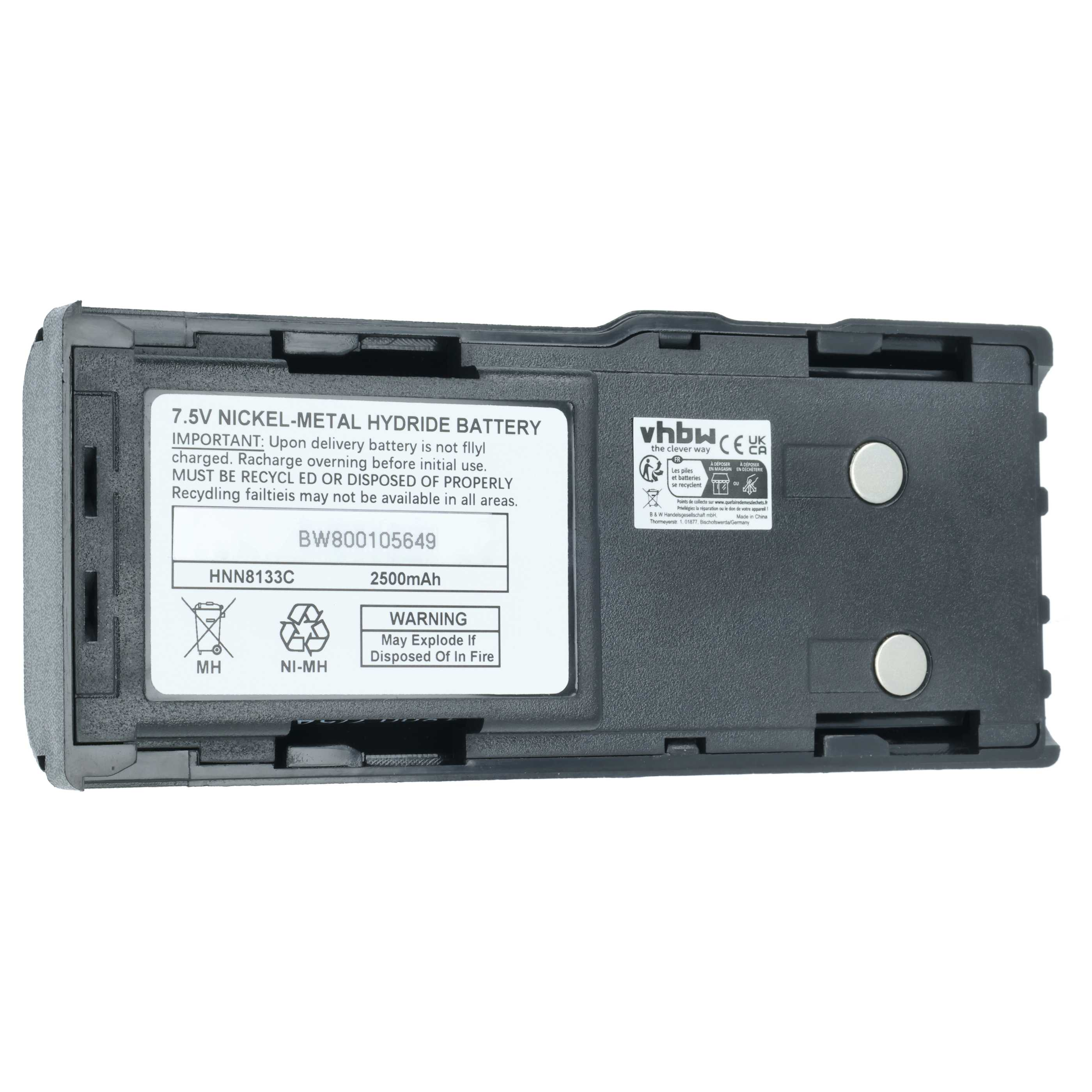 Ein schwarzer rechteckiger Akku mit weißem Etikett. Text enthält Batterietyp, Warnung und Recycling-Symbole. Hintergrund ist weiß.