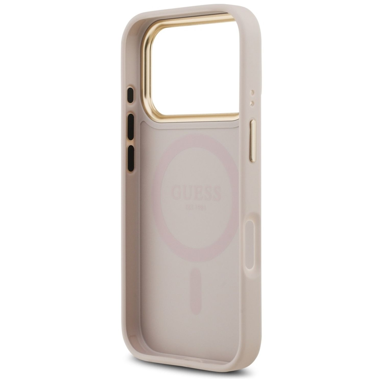 Una funda de teléfono beige claro con un marco dorado alrededor de la cámara. La marca 'GUESS' es visible en la parte trasera.