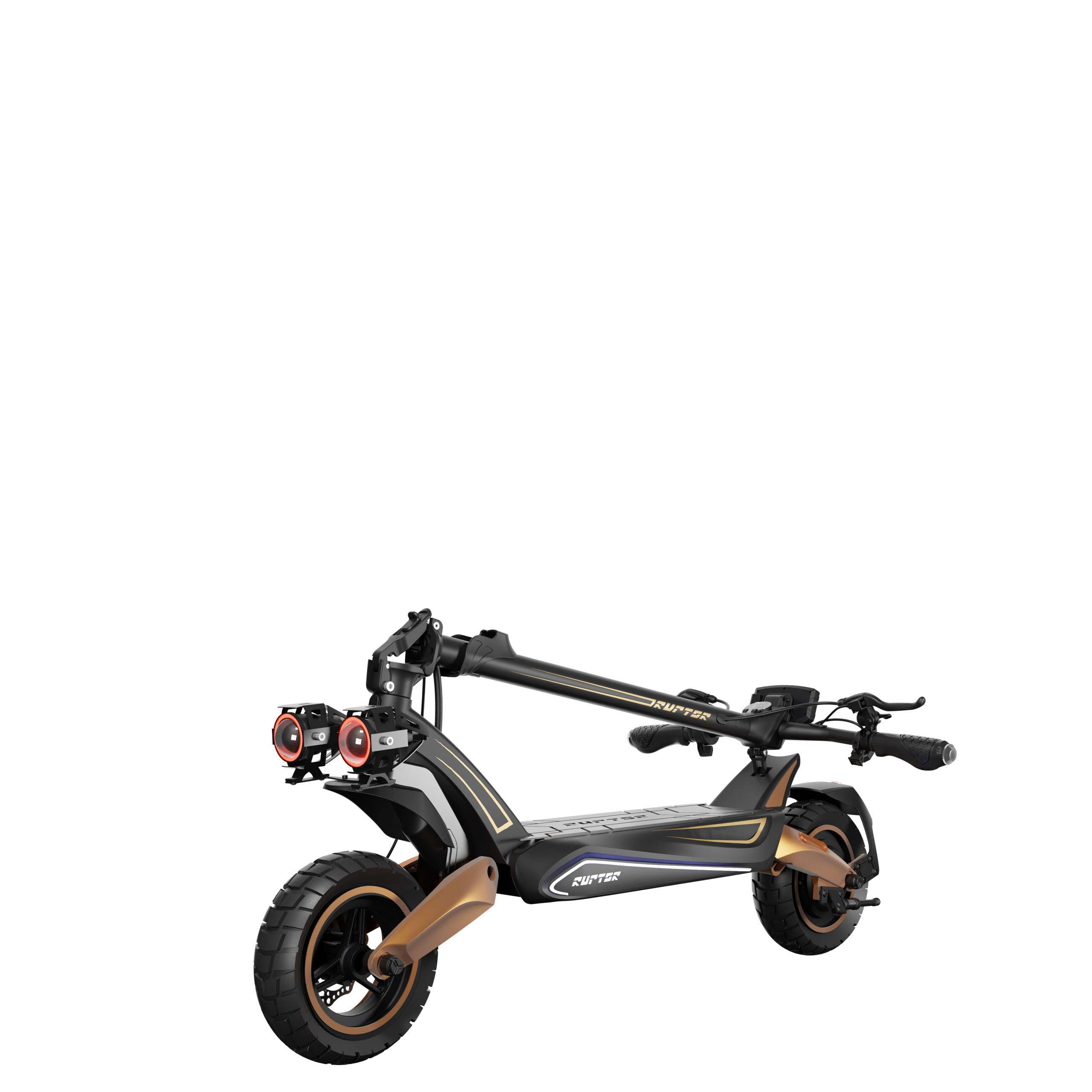 Czarno-złota hulajnoga elektryczna na białym tle. Ma dwa światła, dwa koła i kierownicę.