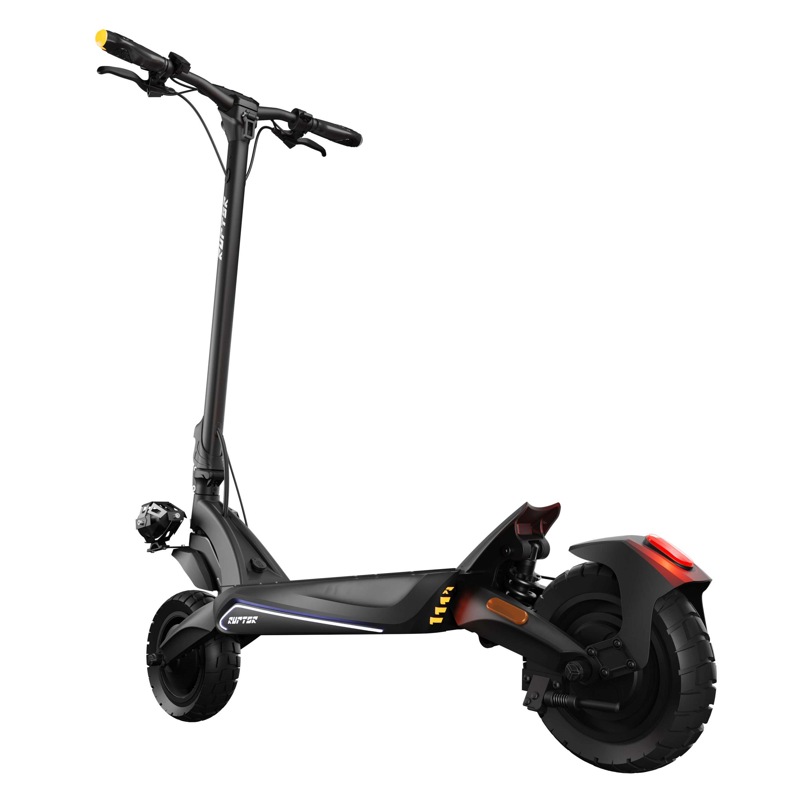 Czarna hulajnoga elektryczna z żółtymi akcentami, reflektorem i tylnym światłem. Na białym tle.