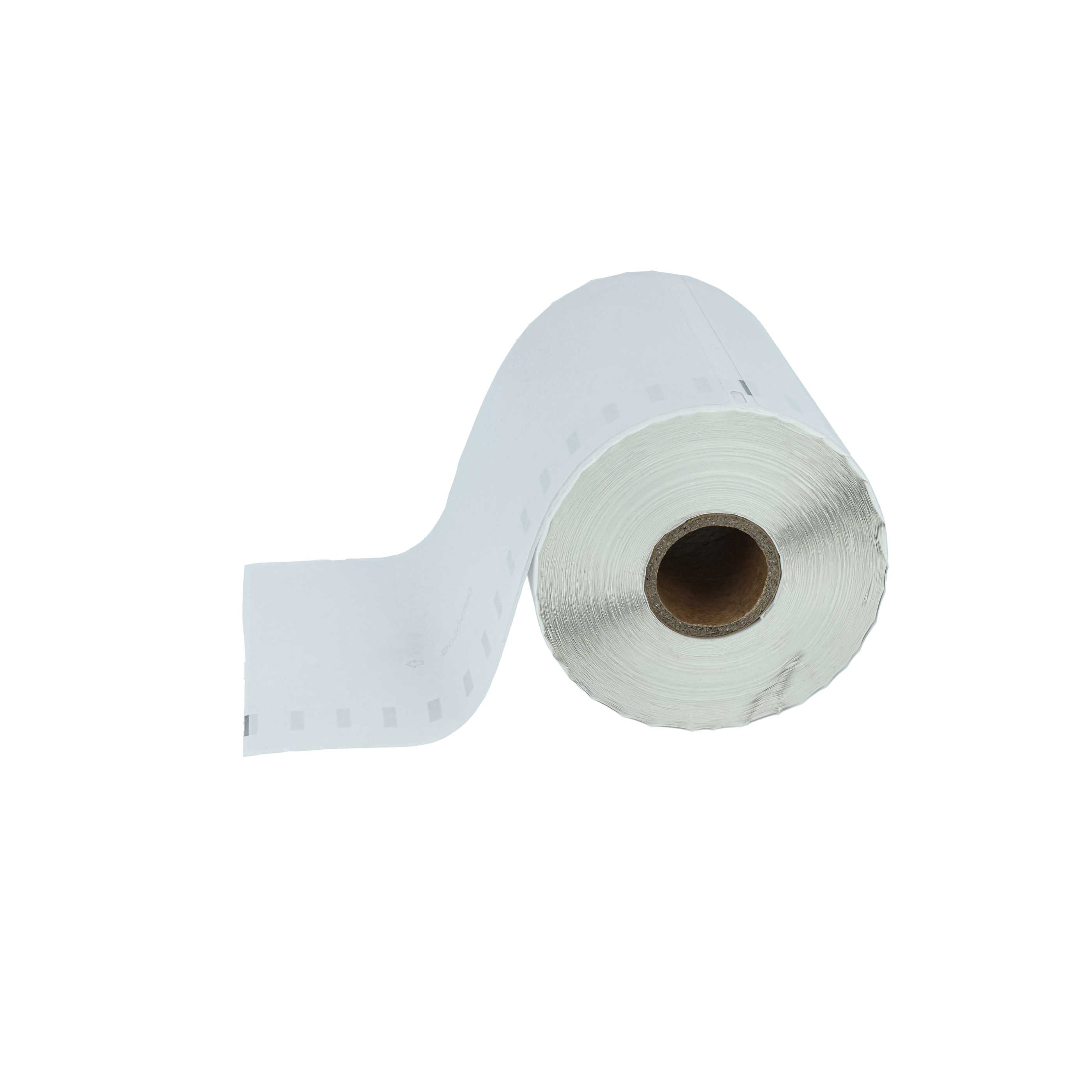Eine Rolle weißes Papier mit Perforationen vor weißem Hintergrund. Ein brauner Kern ist sichtbar.