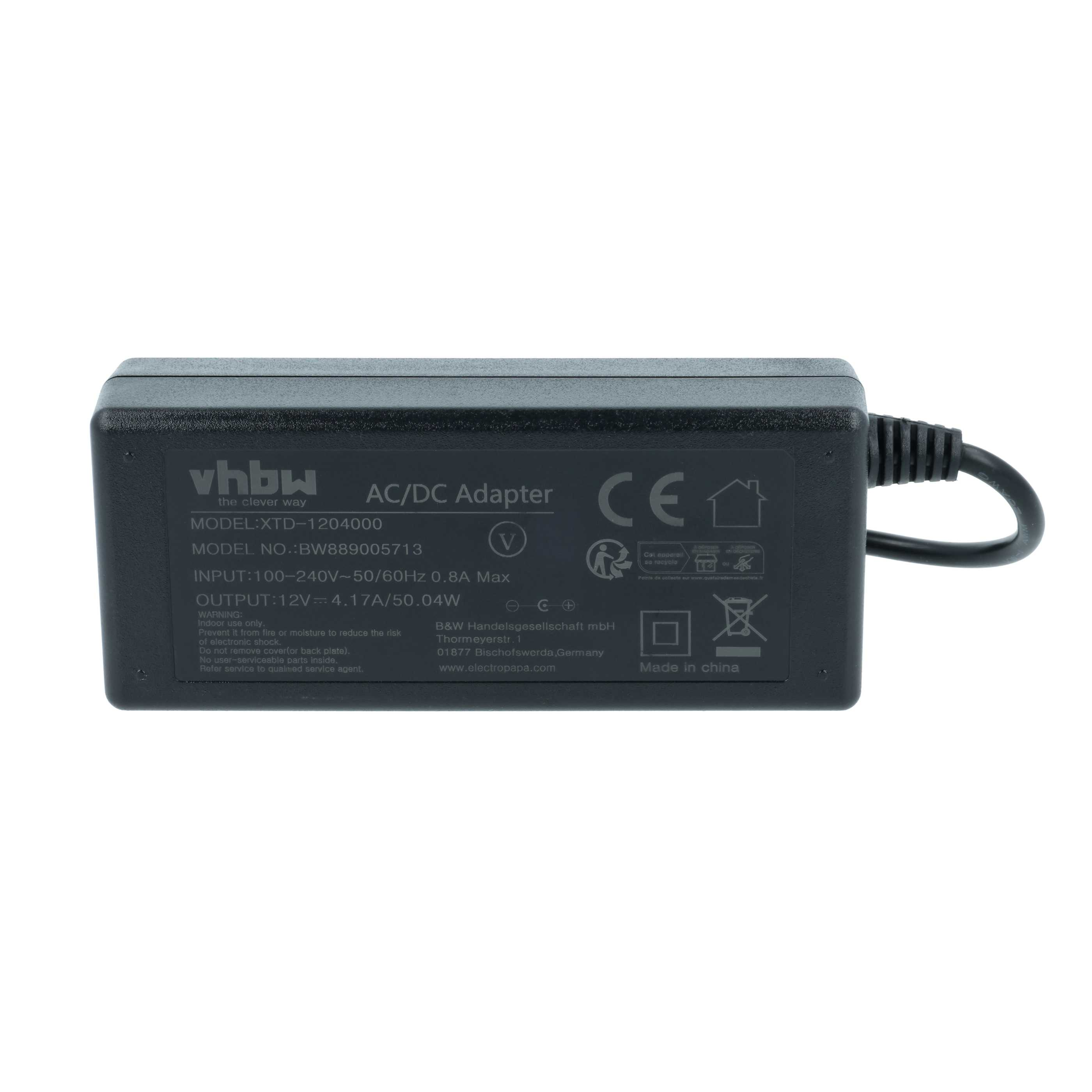 Schwarzer AC/DC-Adapter mit Text, Etiketten und Netzkabel. Er hat ein CE-Zeichen und Recycling-Symbole.
