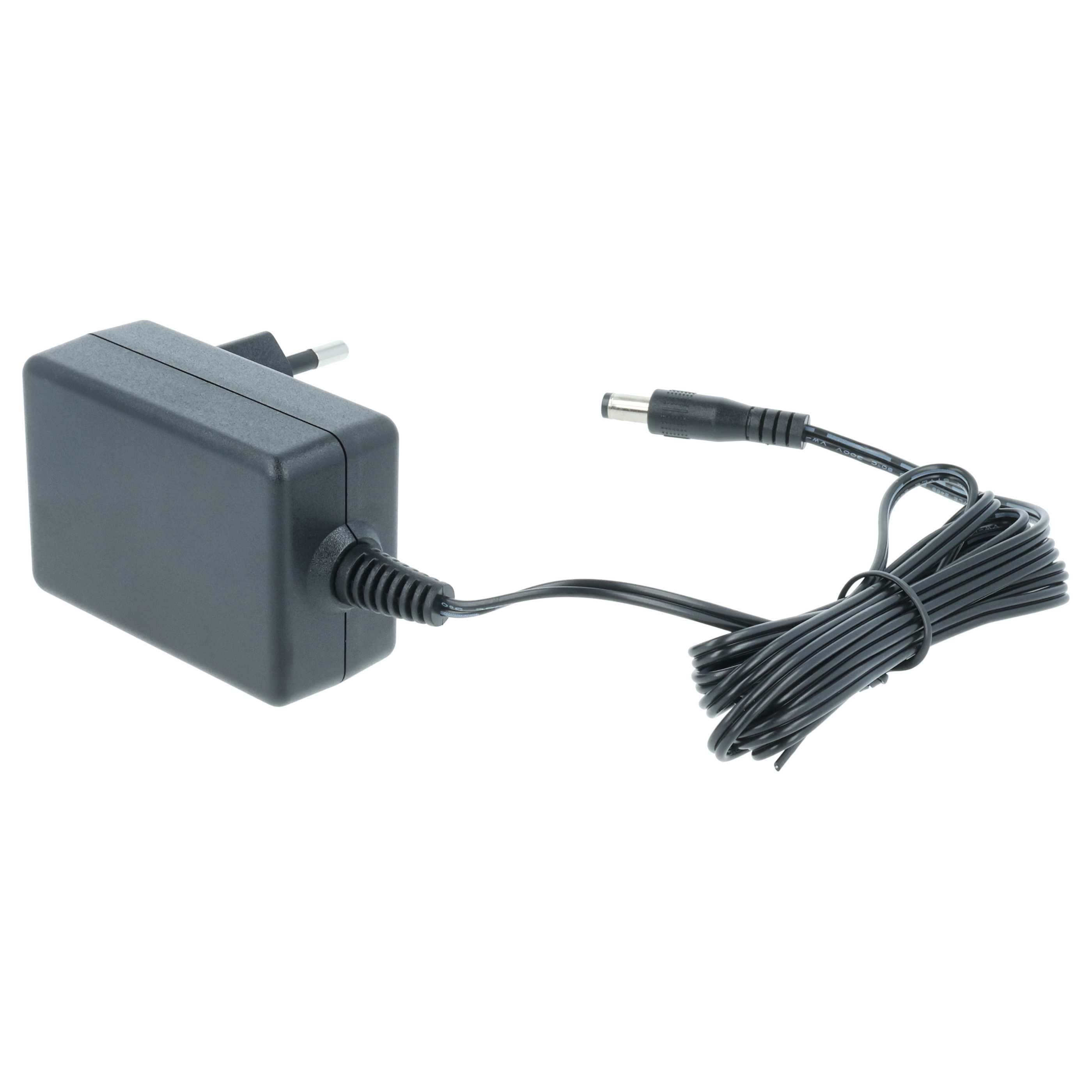 Ein schwarzes Netzteil mit Stecker und Kabel. Das Kabel ist aufgerollt. Der Hintergrund ist weiß.