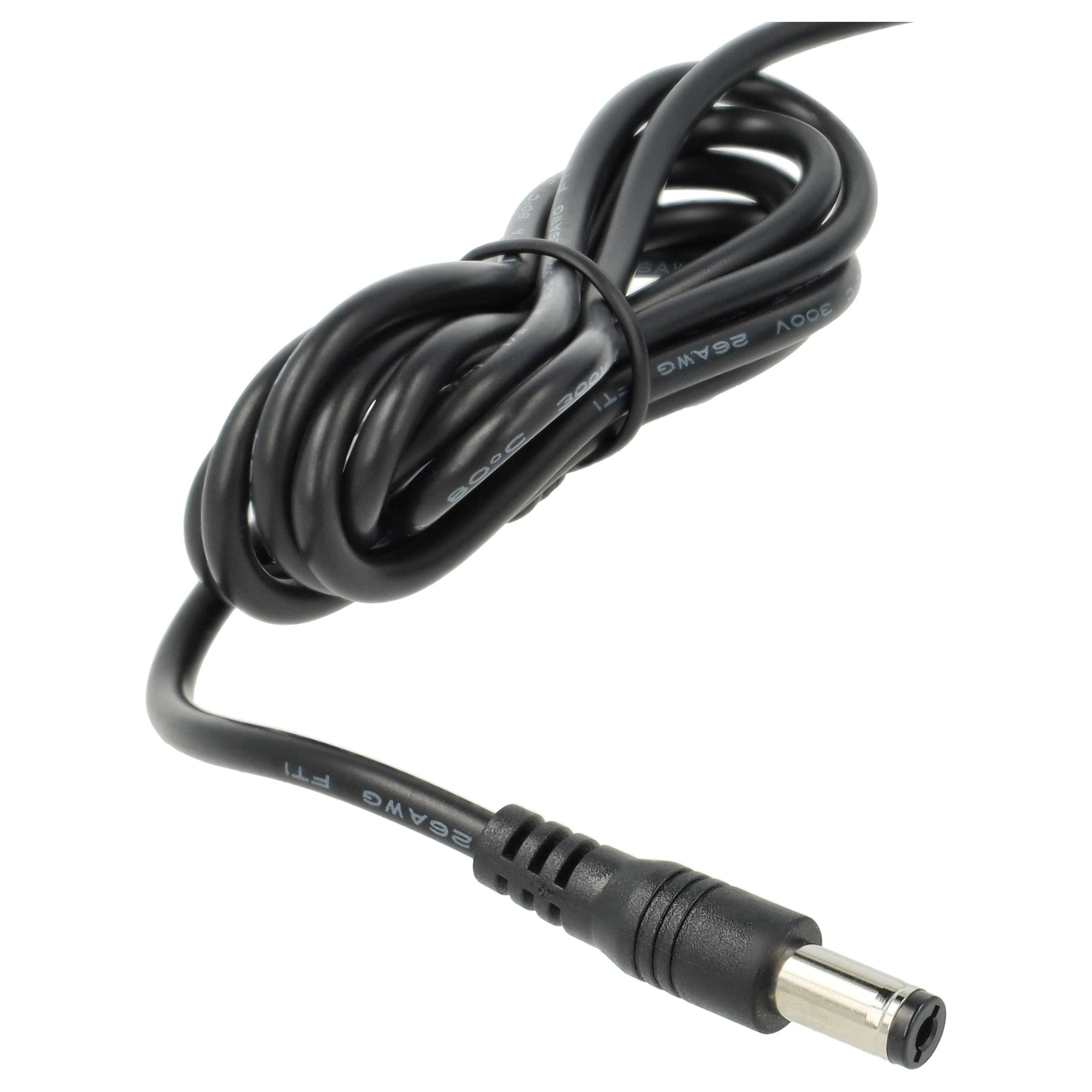 Ein schwarzes Netzkabel mit Stecker rechts, aufgerollt. Der Hintergrund ist weiß.