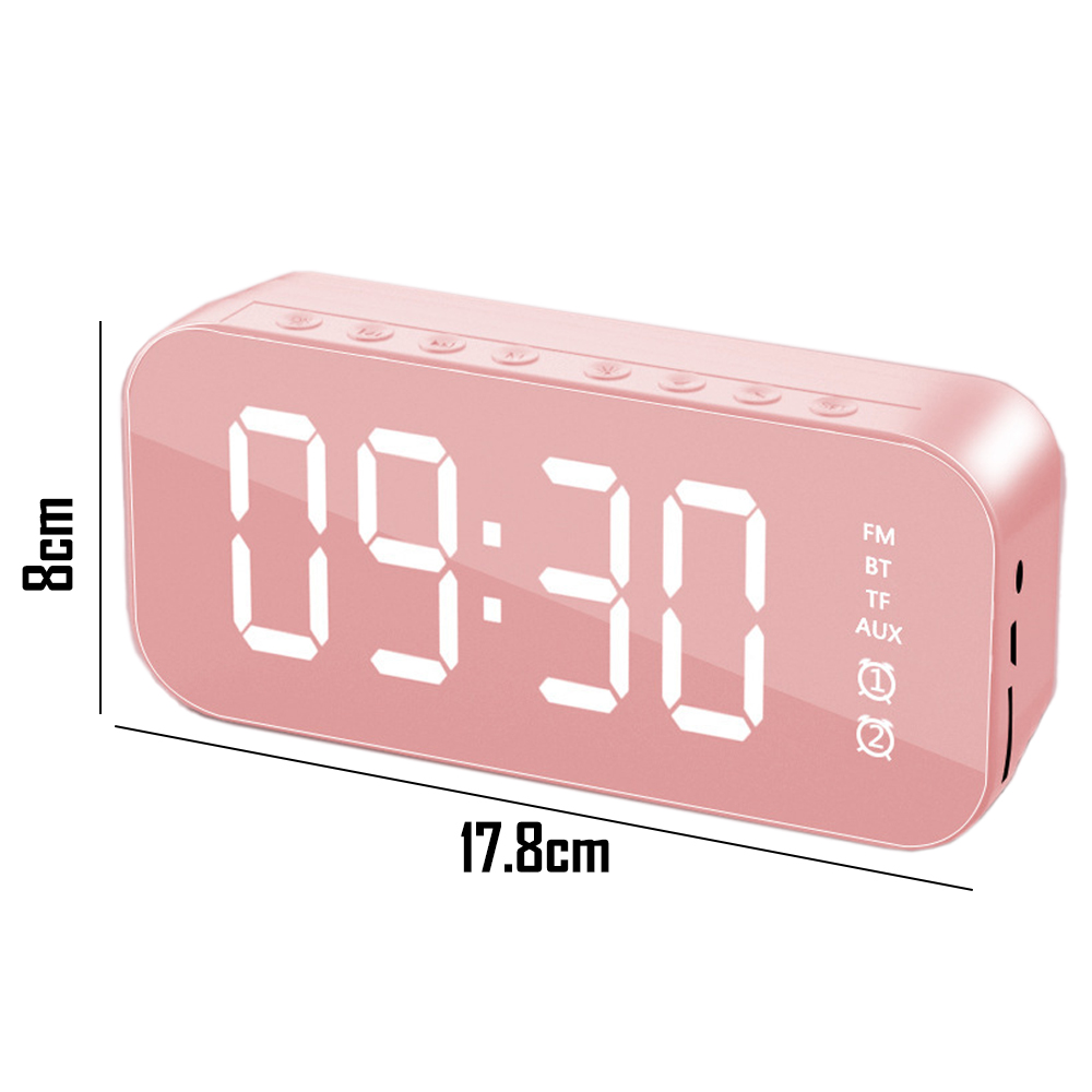 Ein rosa digitaler Wecker zeigt 09:30 Uhr an. Er hat Knöpfe und Beschriftungen wie FM, BT, TF und AUX. Abmessungen sind angegeben.