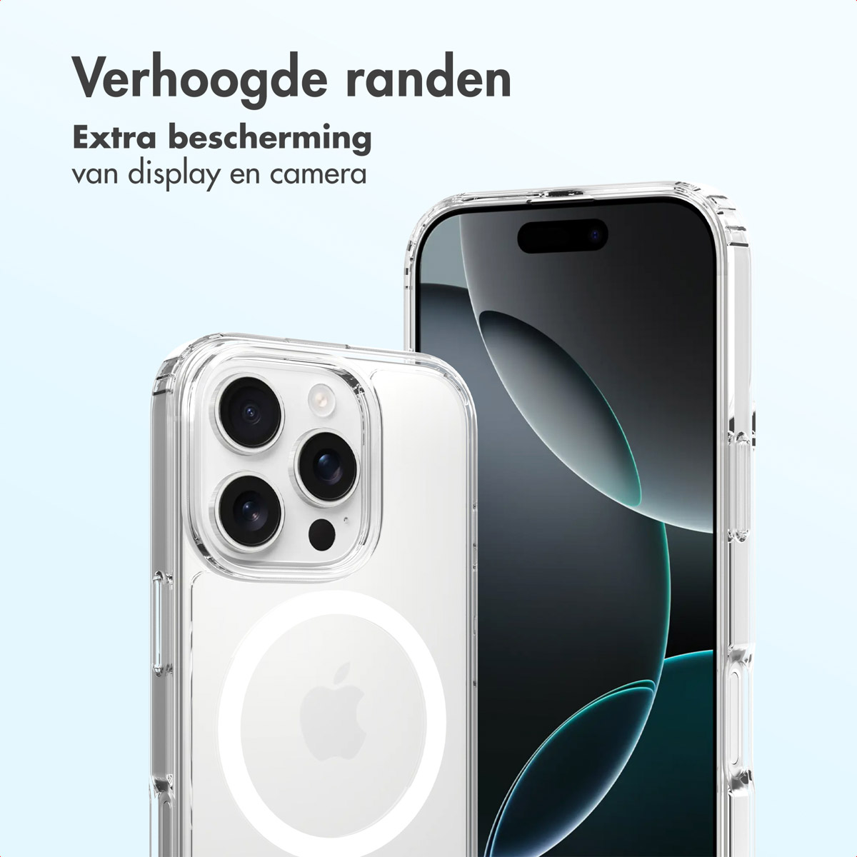 Deux coques de téléphone transparentes, une avec téléphone, montrant des bords surélevés pour protéger l'écran et la caméra, fond bleu clair.