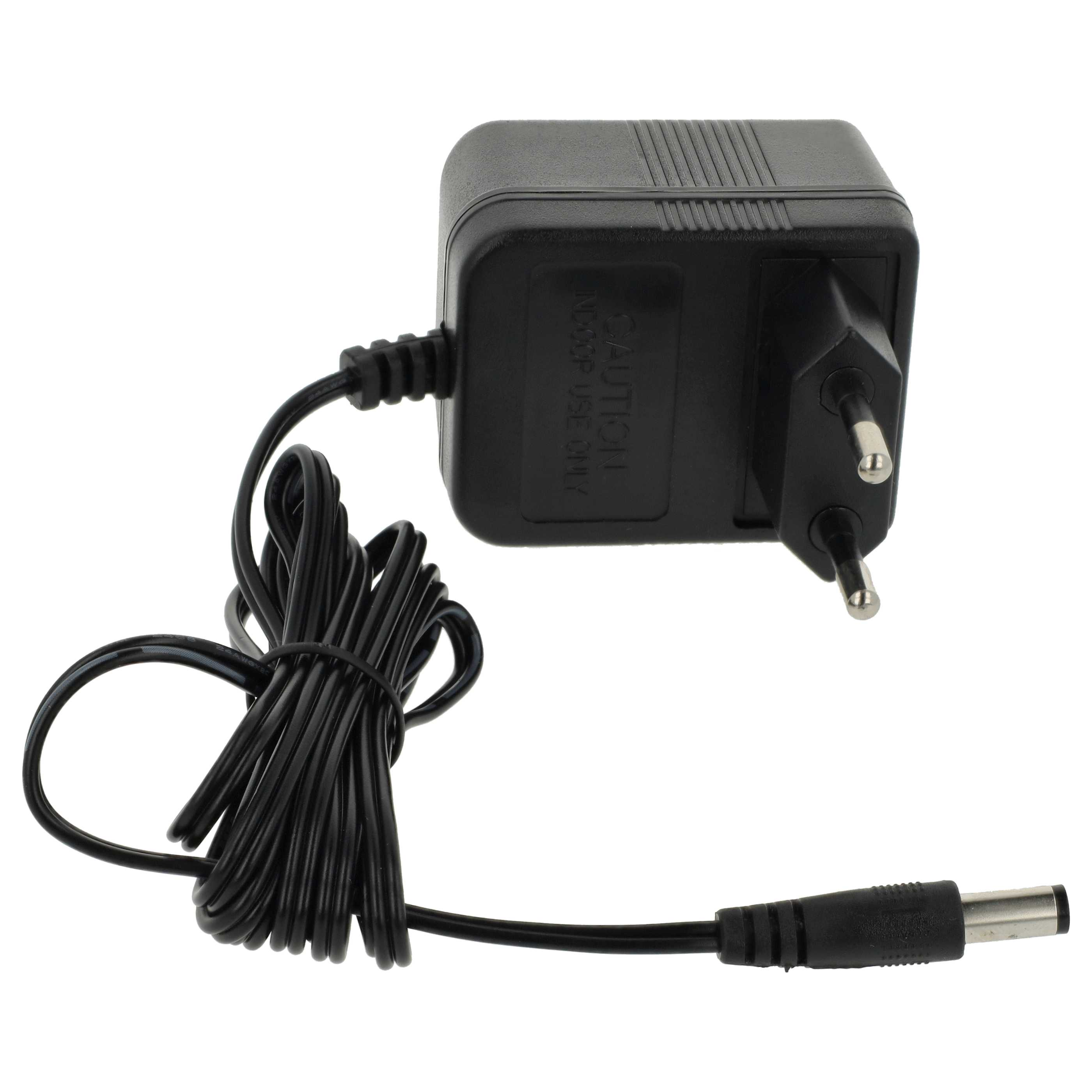 Ein schwarzes Netzteil mit Zweipolstecker und DC-Stecker auf weißem Hintergrund.
