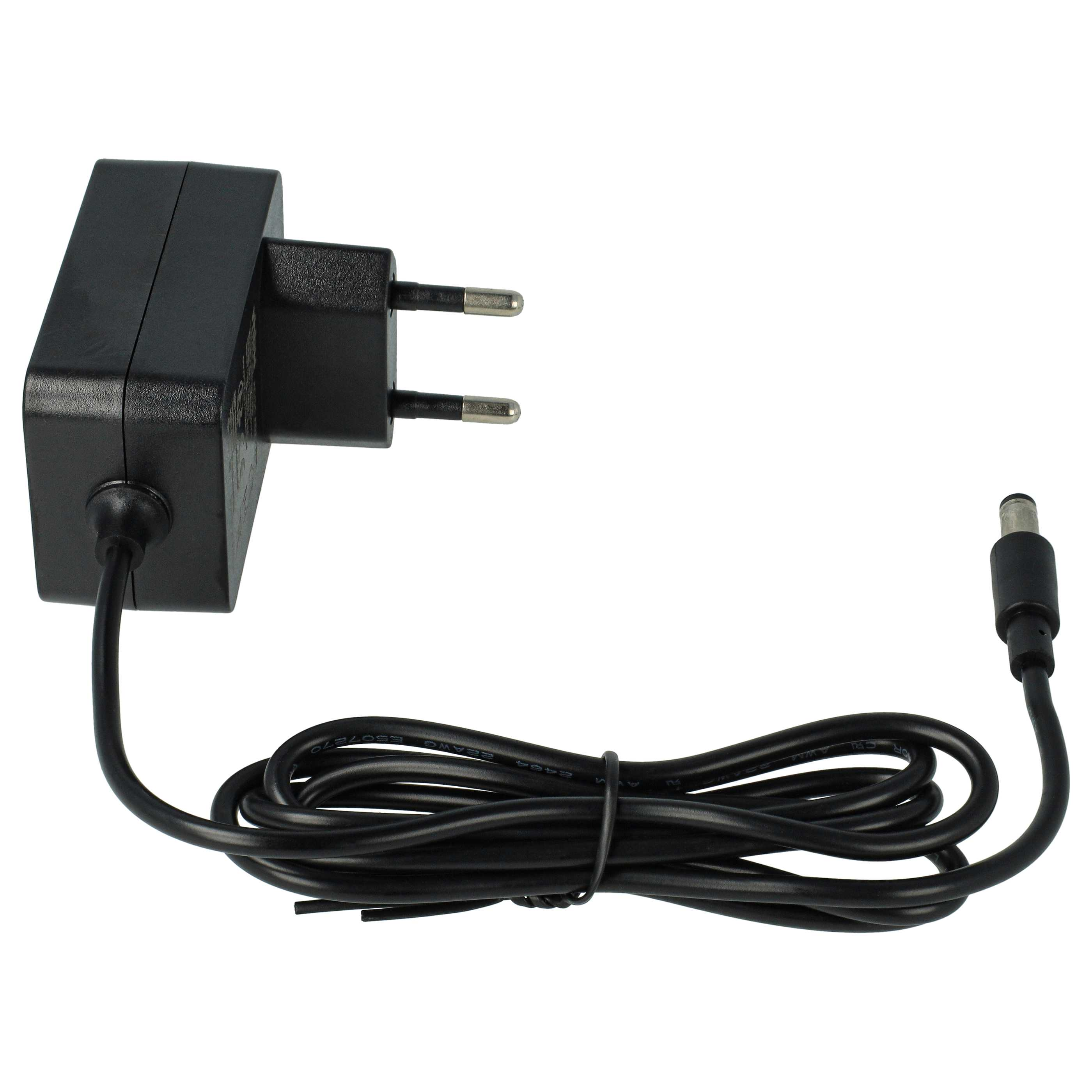 Ein schwarzes Netzteil mit Stecker und schwarzem Kabel. Der Hintergrund ist weiß.