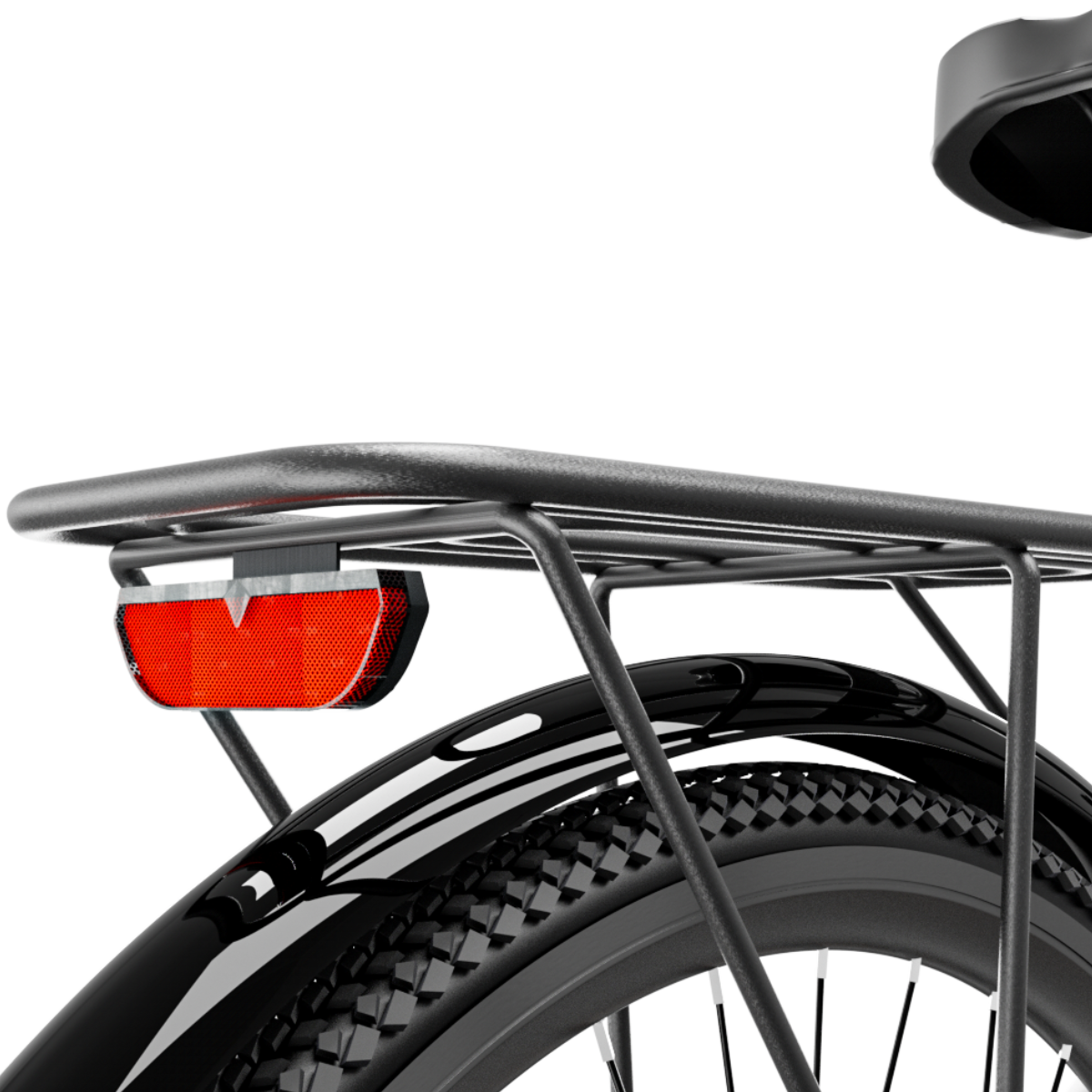 Zbliżenie roweru. Widoczny bagażnik tylny z czerwonym odblaskiem. Obecna czarna opona i błotnik.