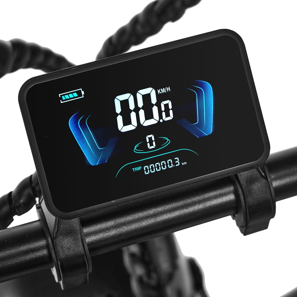 Wyświetlacz roweru elektrycznego pokazuje prędkość 00,0 km/h i przebytą drogę 00000,3 km. Ikona baterii jest pełna. Widoczna jest czarna kierownica.