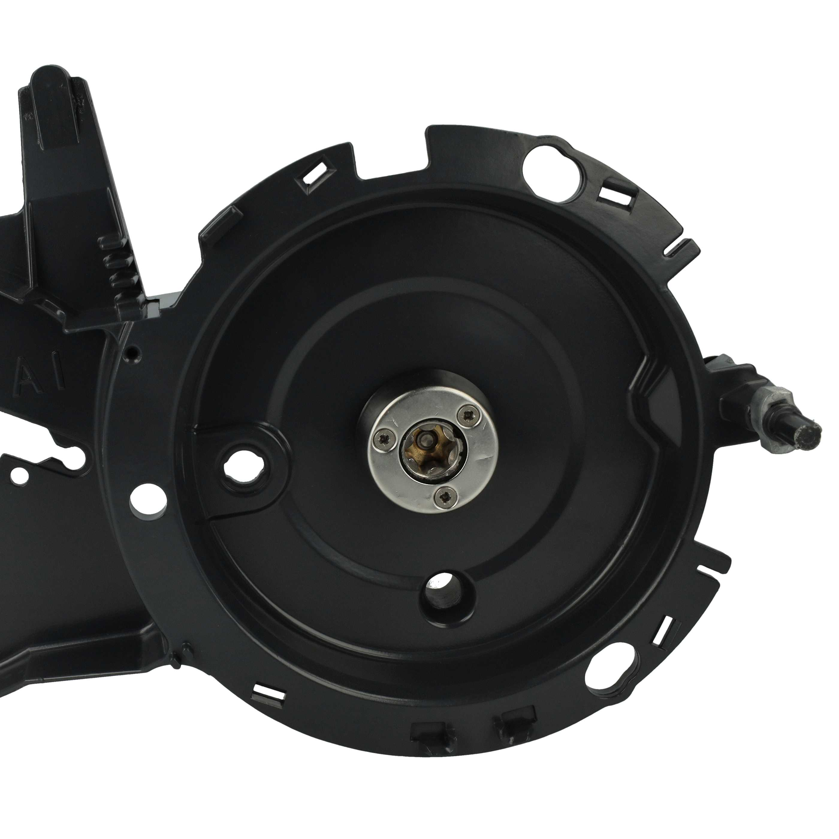 Ein schwarzes, kreisförmiges mechanisches Teil mit einer zentralen Metallkomponente und verschiedenen Öffnungen, vor weißem Hintergrund.