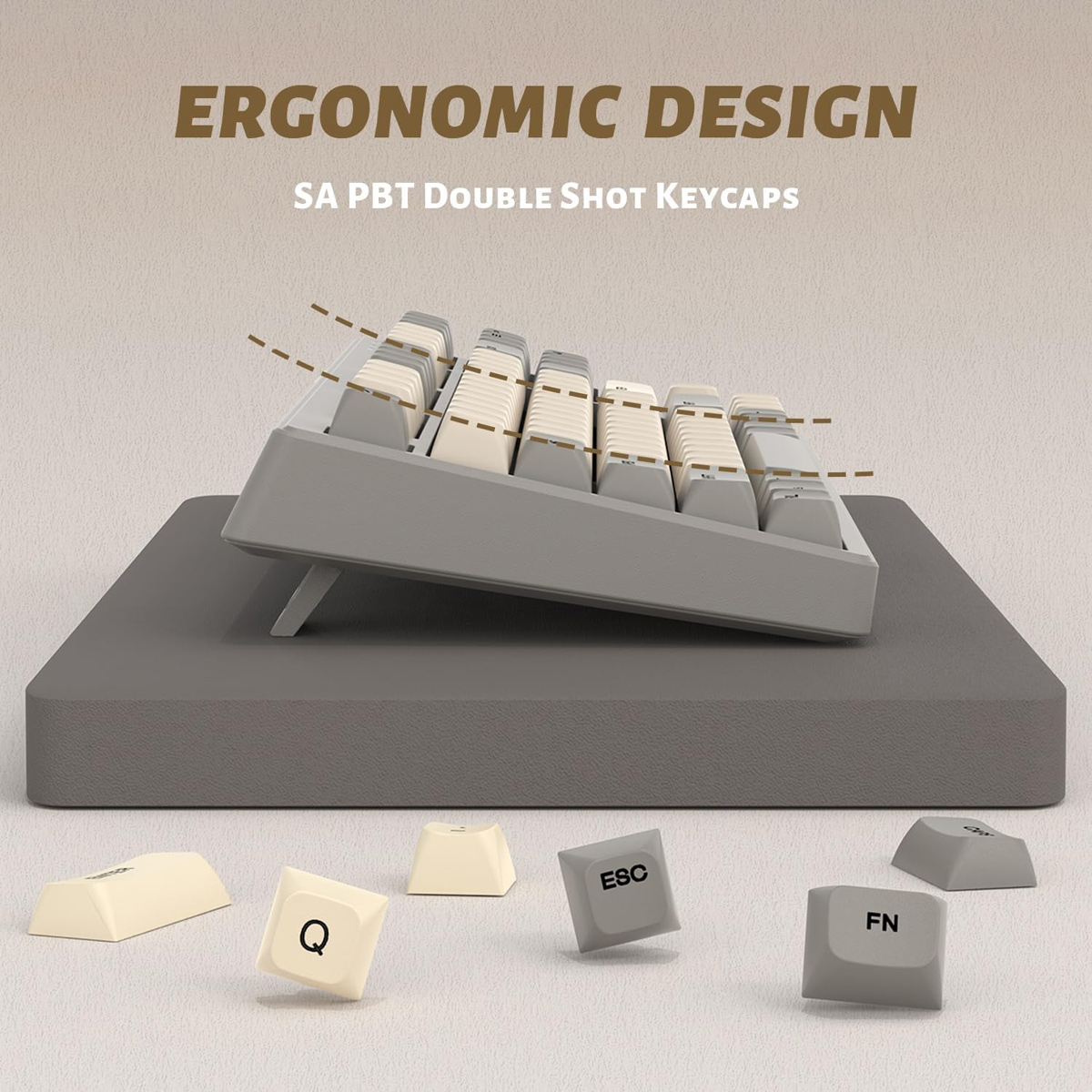 Eine graue ergonomische Tastatur mit beigen Tastenkappen wird auf einer grauen Plattform angezeigt. Einzelne Tasten sind unten verstreut.