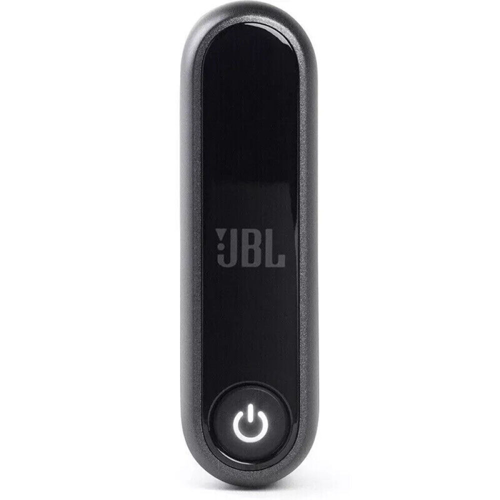 Ein schwarzes JBL-Gerät. Es hat eine Power-Taste unten und das JBL-Logo. Es hat eine rechteckige Form.