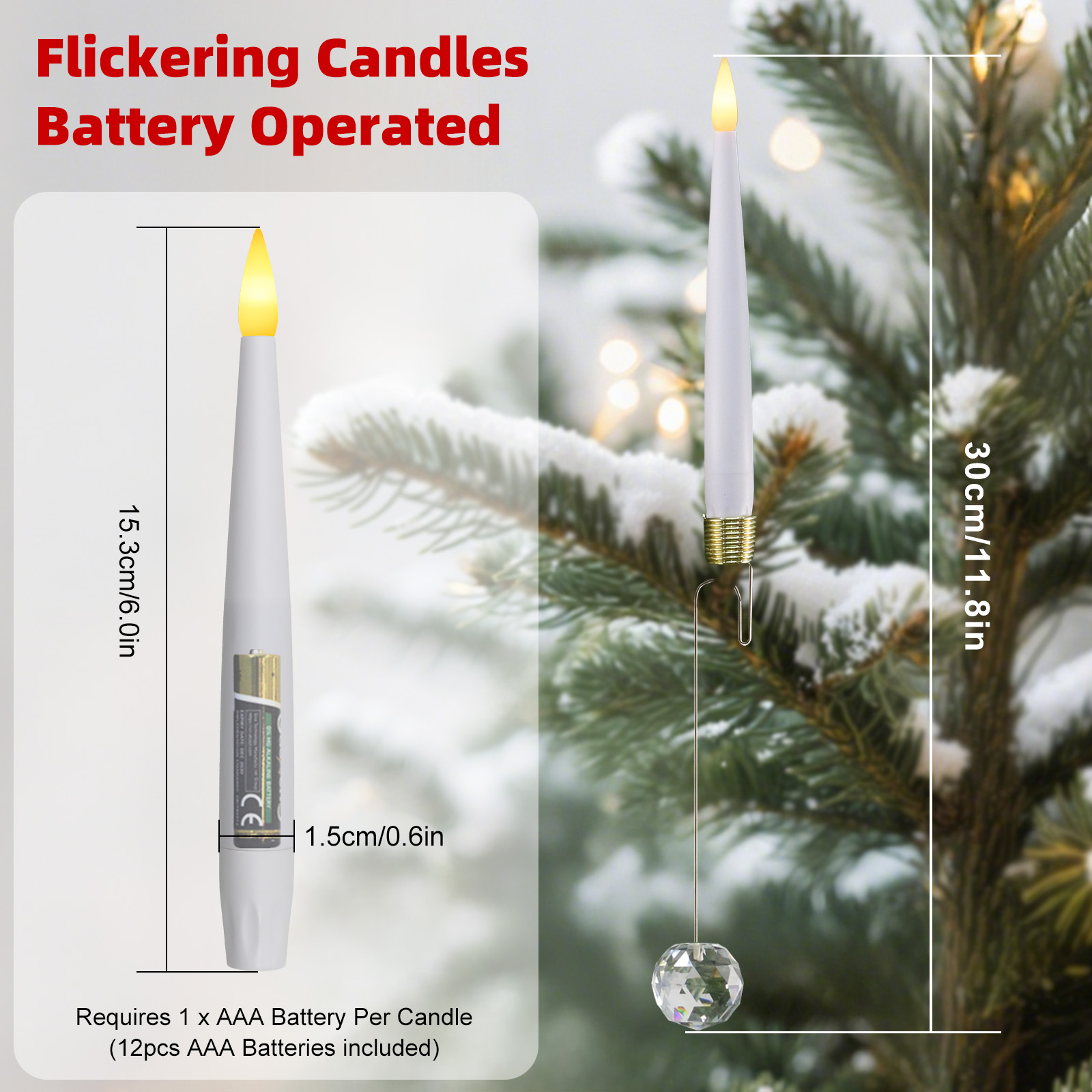 Eine batteriebetriebene flackernde Kerze wird gezeigt. Sie hängt vor einem verschneiten Weihnachtsbaum. Abmessungen sind angegeben.