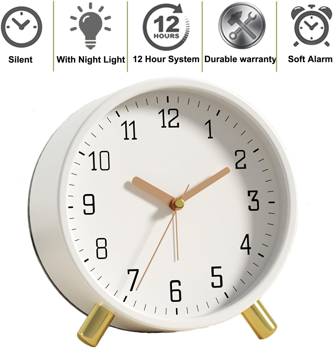 Orologio analogico bianco con gambe dorate. Ha un quadrante bianco con numeri neri e lancette dorate. L'orologio segna le 2:10.