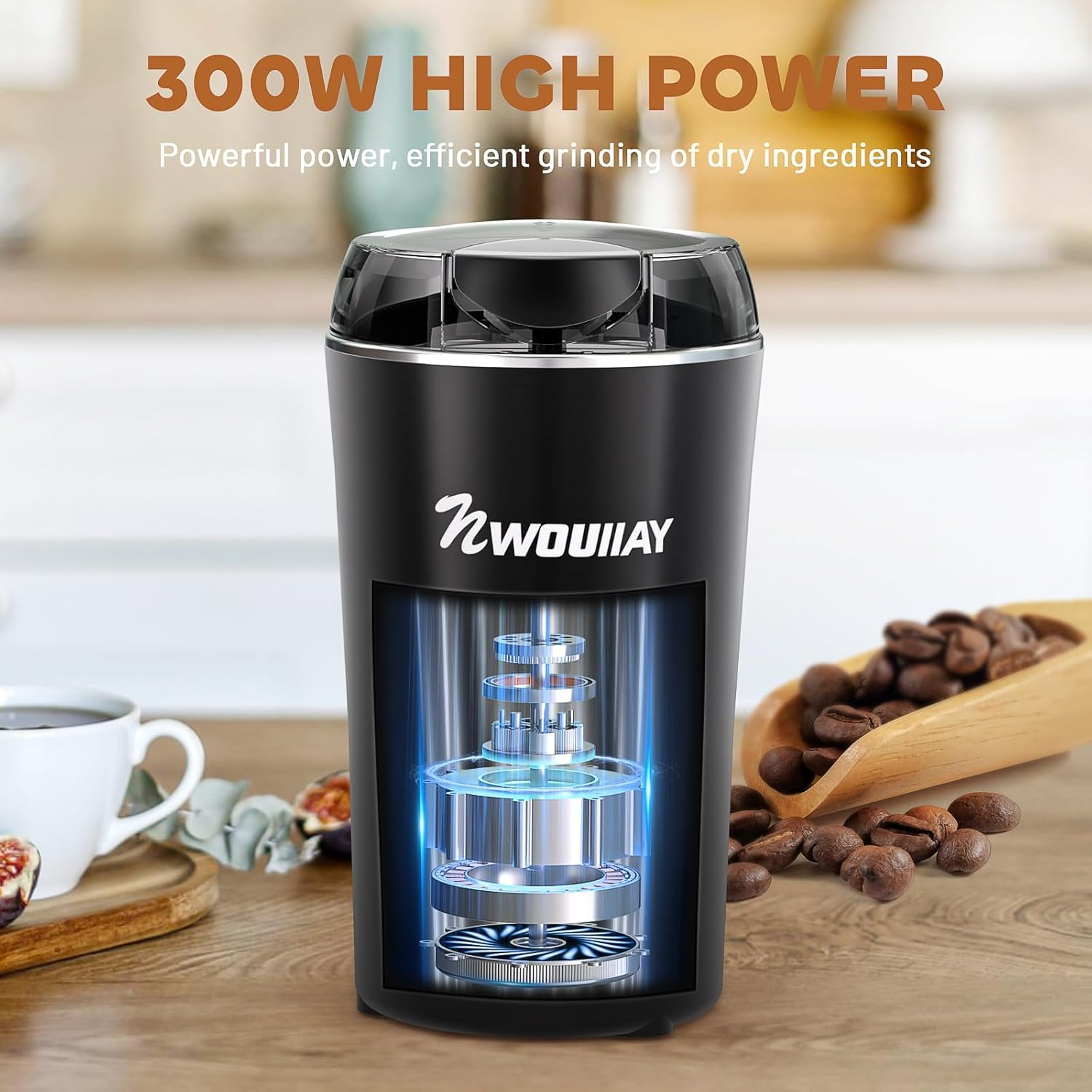 Schwarze elektrische Kaffeemühle mit offener Ansicht des Innenmechanismus. Kaffeebohnen und eine Tasse Tee im Hintergrund.