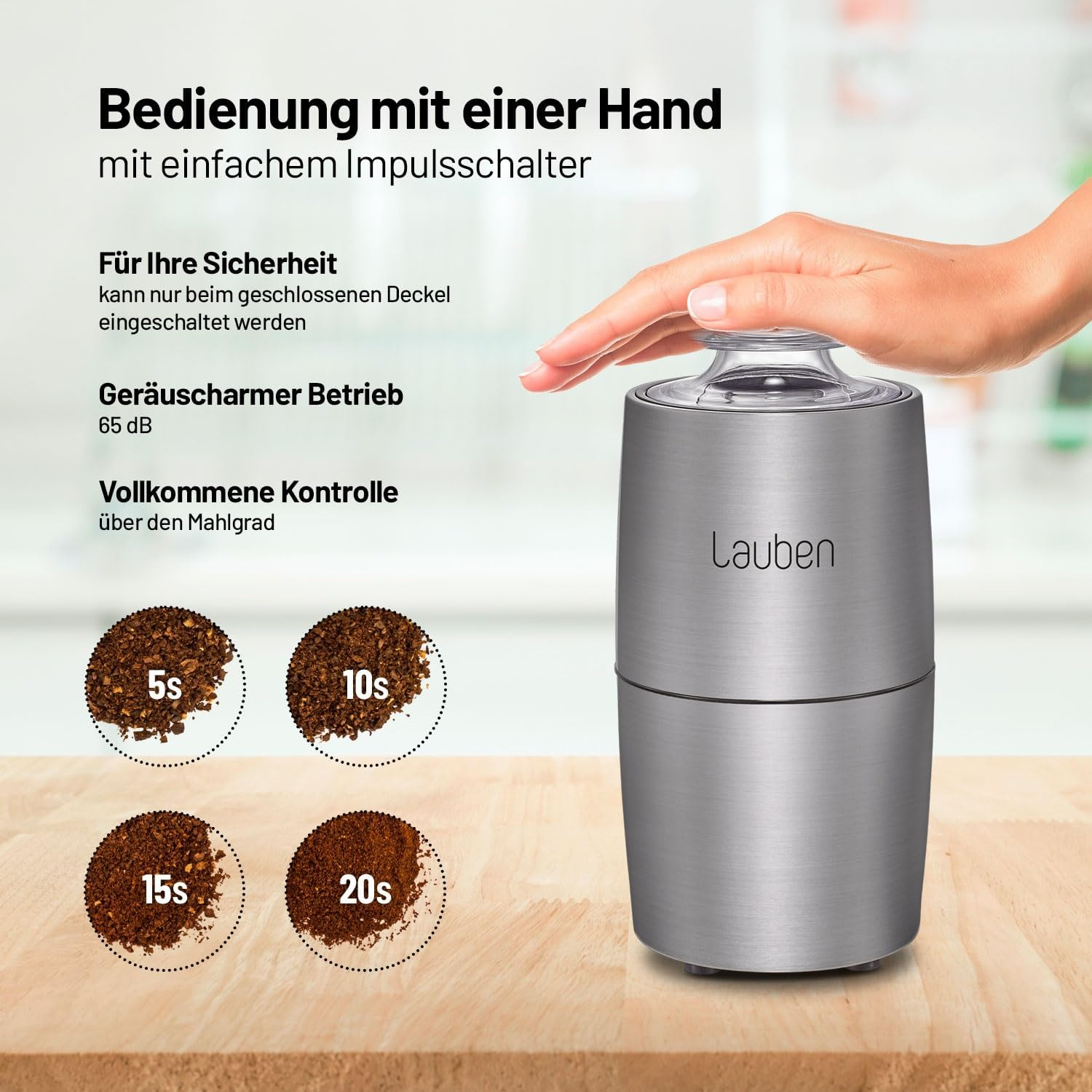 Eine Hand berührt eine Kaffeemühle. Text beinhaltet 'Einhandbedienung', 'Sicherheit' und 'leiser Betrieb'. Kaffeeprobensamples werden gezeigt.