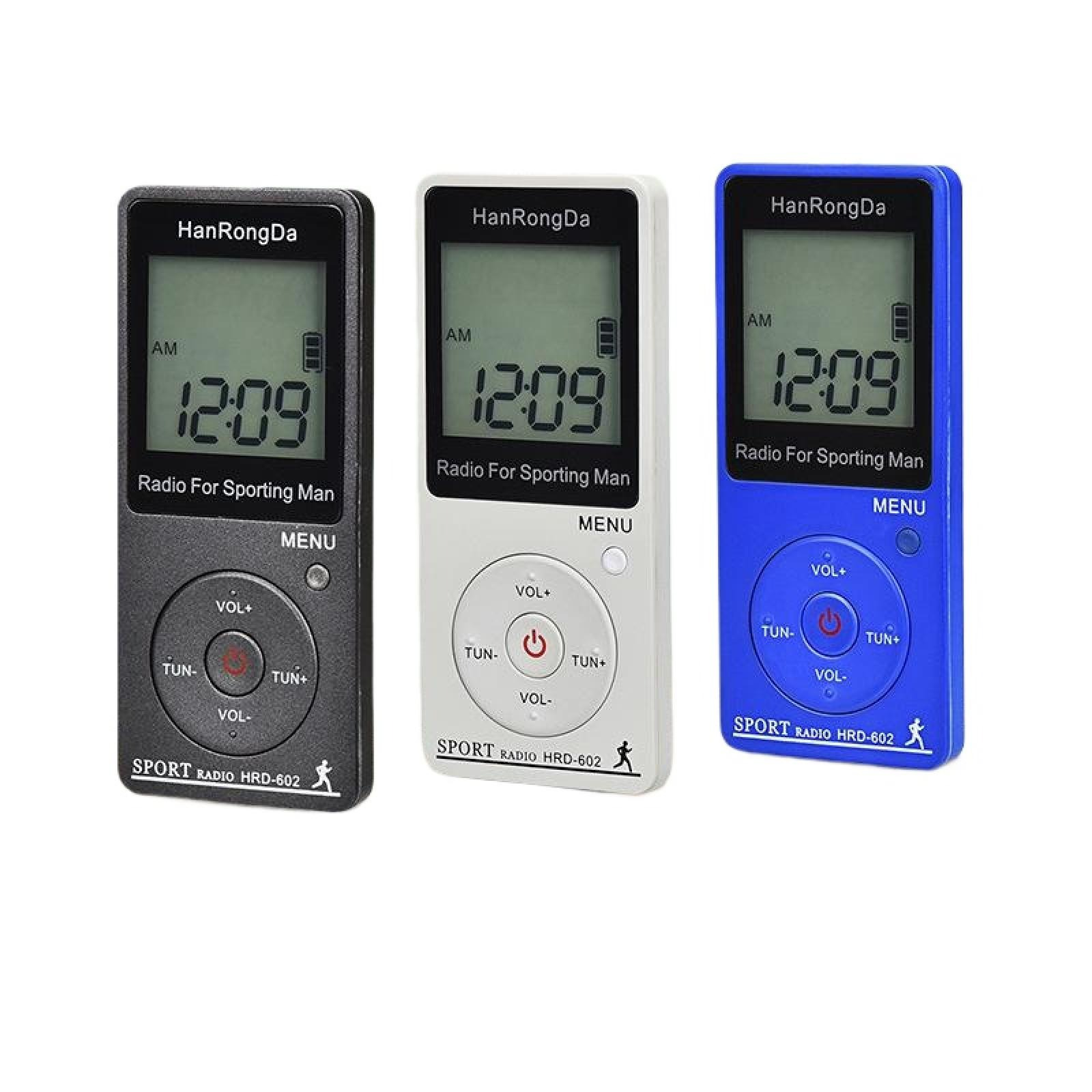 Drei tragbare Radios werden gezeigt. Jedes zeigt die Uhrzeit 12:09 an. Die Farben sind Schwarz, Weiß und Blau.