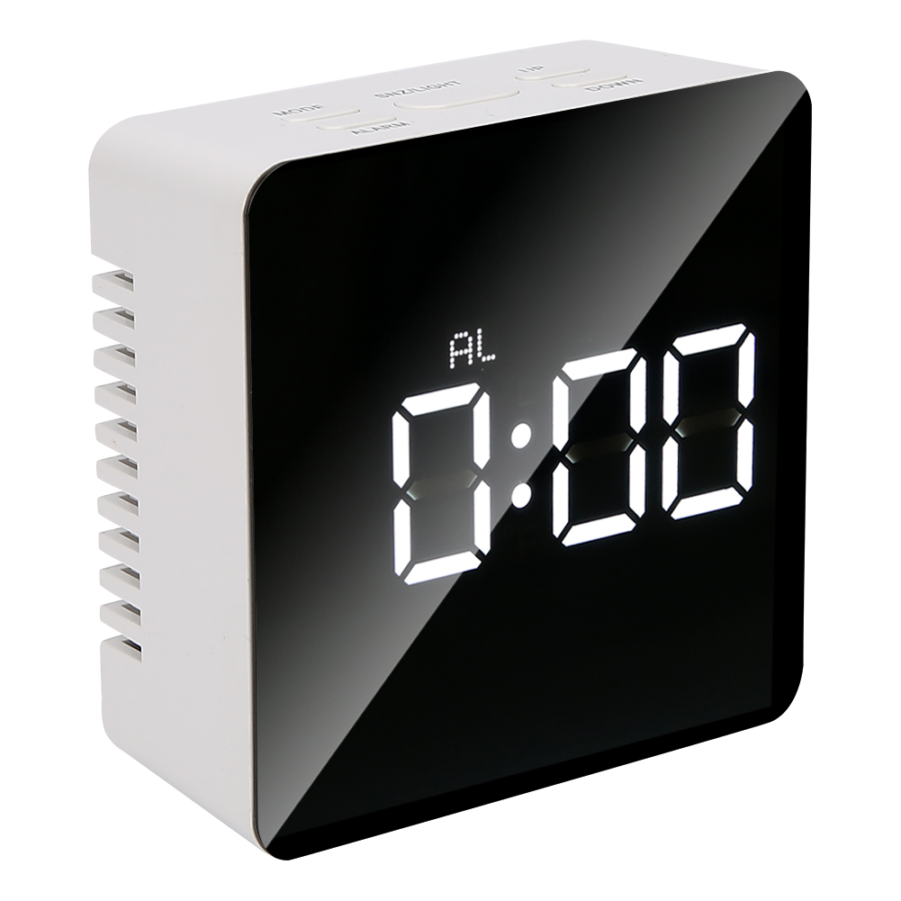 Ein weiß-schwarzer digitaler Wecker. Die Uhr zeigt 0:00 mit aktiviertem Alarm. Oben befinden sich Tasten. Isoliert auf Weiß.