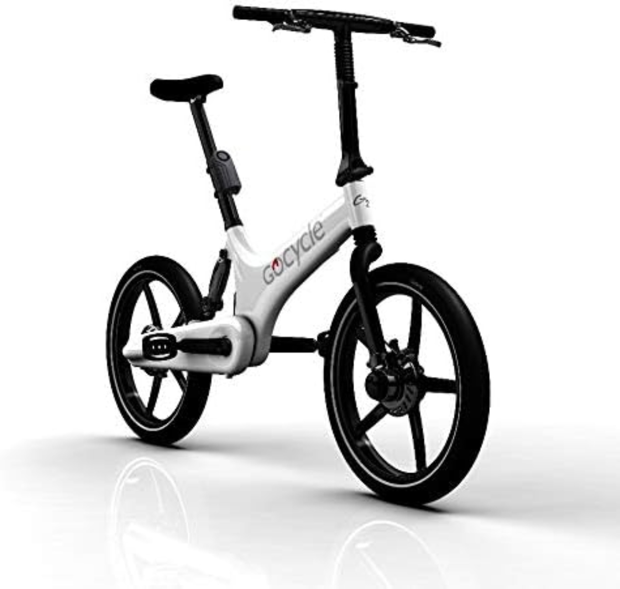 Ein weißes Gocycle-Fahrrad mit schwarzen Rädern und Lenker steht auf einer reflektierenden weißen Oberfläche. Das Fahrrad hat ein einzigartiges Rahmendesign.