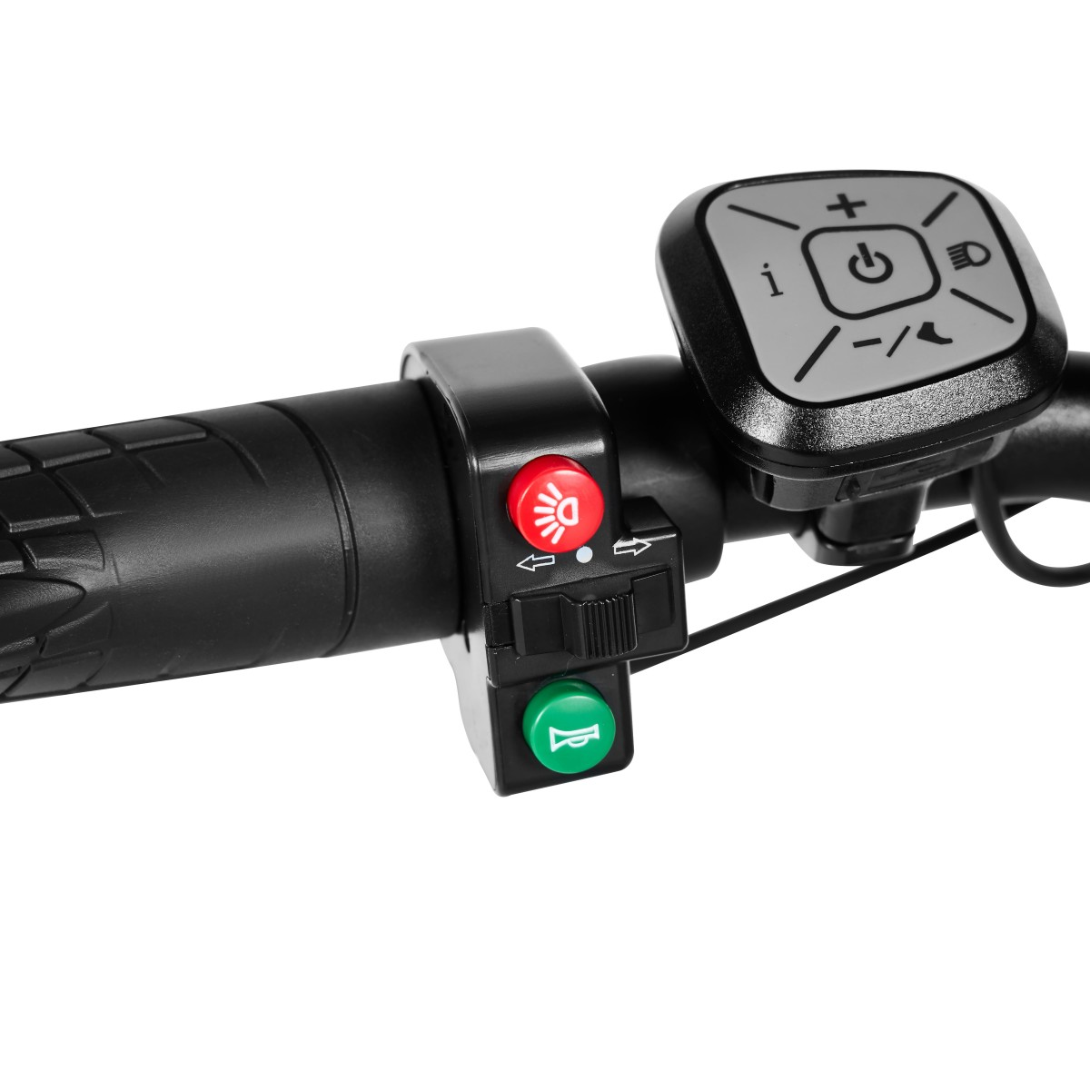 Zbliżenie kierownicy hulajnogi elektrycznej. Posiada panel sterowania, przyciski do świateł i klaksonu oraz ekran.