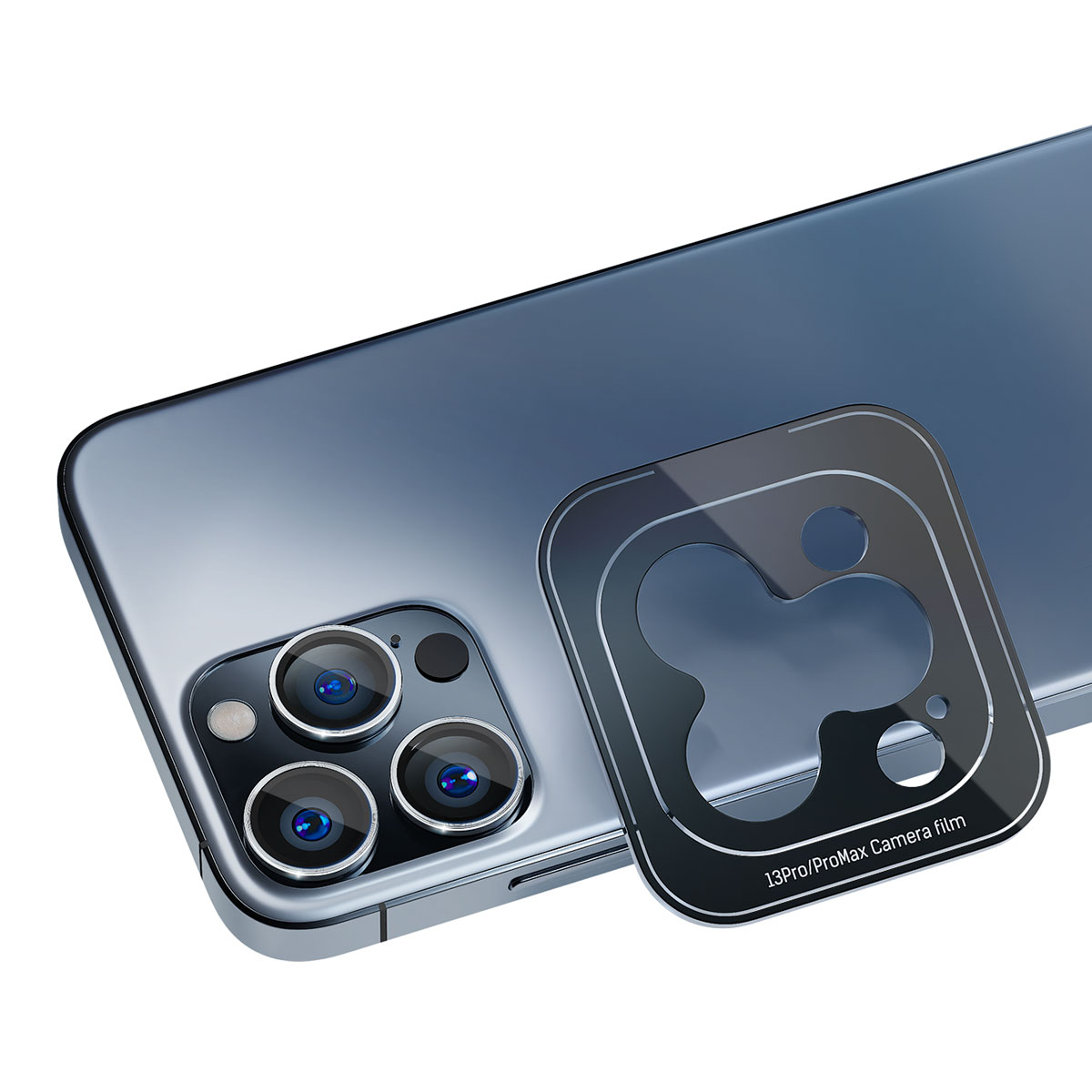 Telefon z osłoną obiektywu aparatu. Telefon jest szary. Ochrona jest przezroczysta czarna. Zawiera napis '13Pro/ProMax Camera film'.