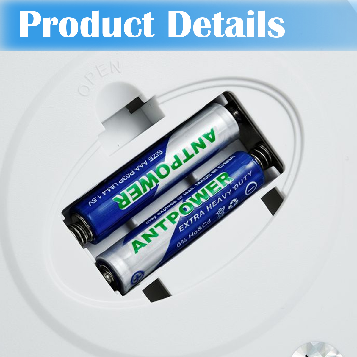 Zwei Antpower-Batterien in einem weißen Gerät. Die Batterien sind blau und silber. Das Gerät zeigt das Wort 'OPEN'.
