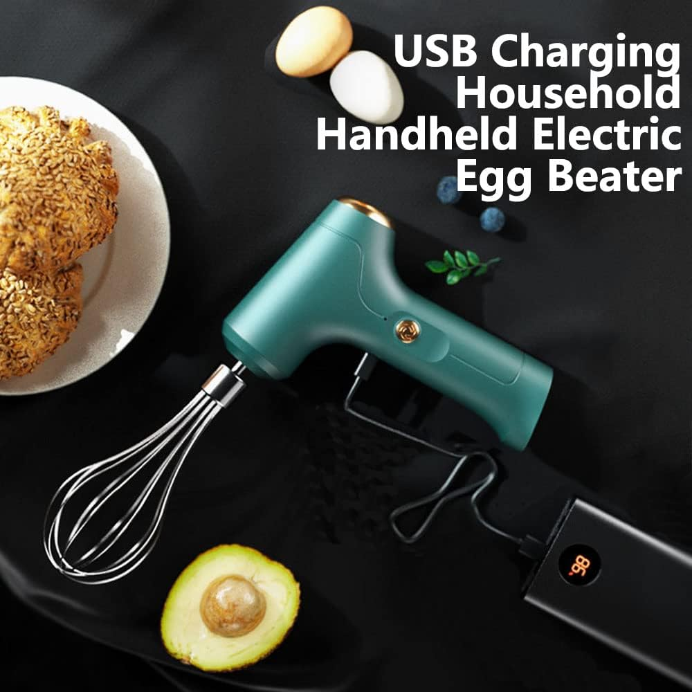 Ein elektrischer Schneebesen mit Schneebesenaufsatz, Avocado, Eiern und einer Powerbank auf schwarzem Untergrund. Text: USB-Lade-Eierschläger.
