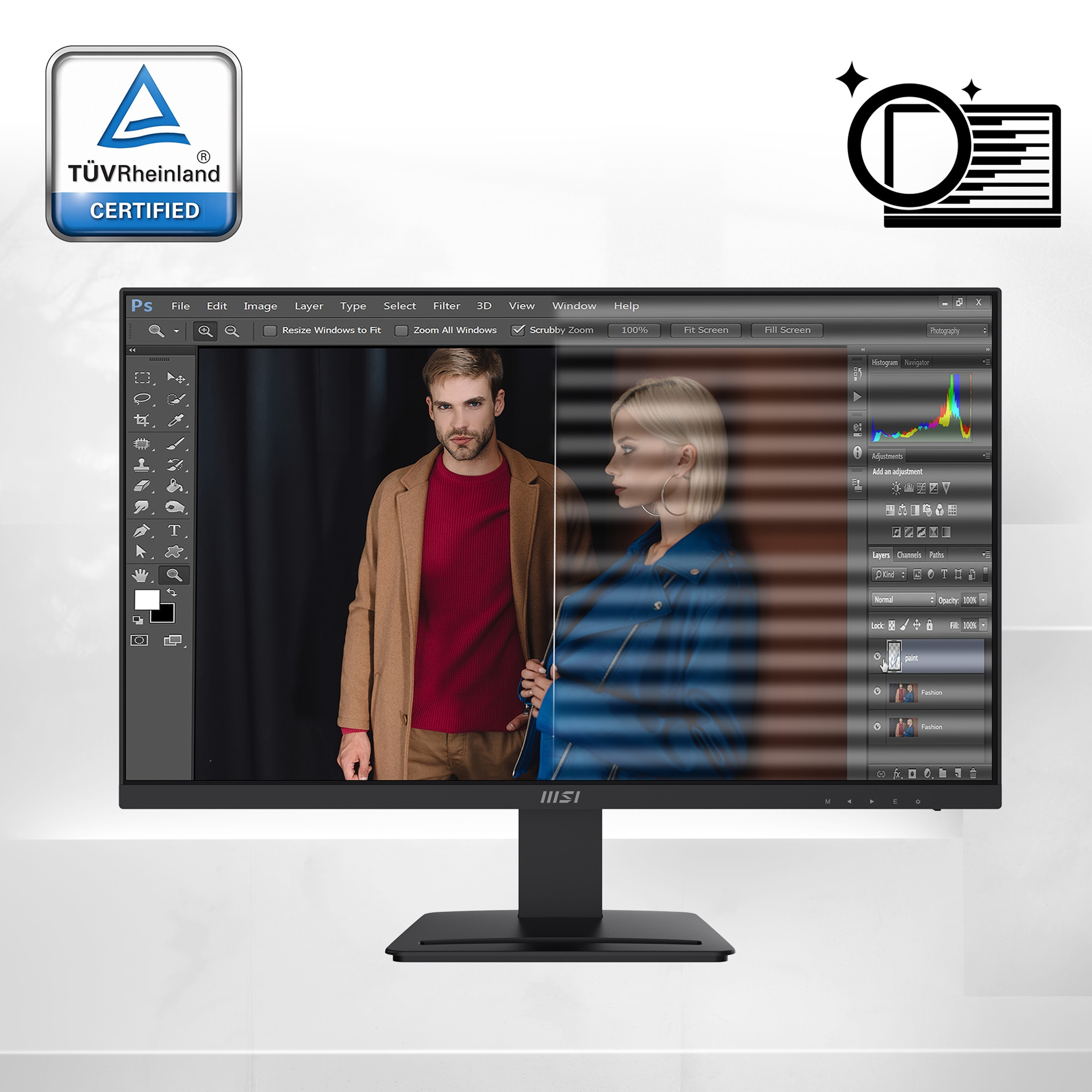 Monitor zeigt zwei Personen. Mann im Mantel, Frau in Blau und Photoshop-Oberfläche. TÜV Rheinland Logo oben.