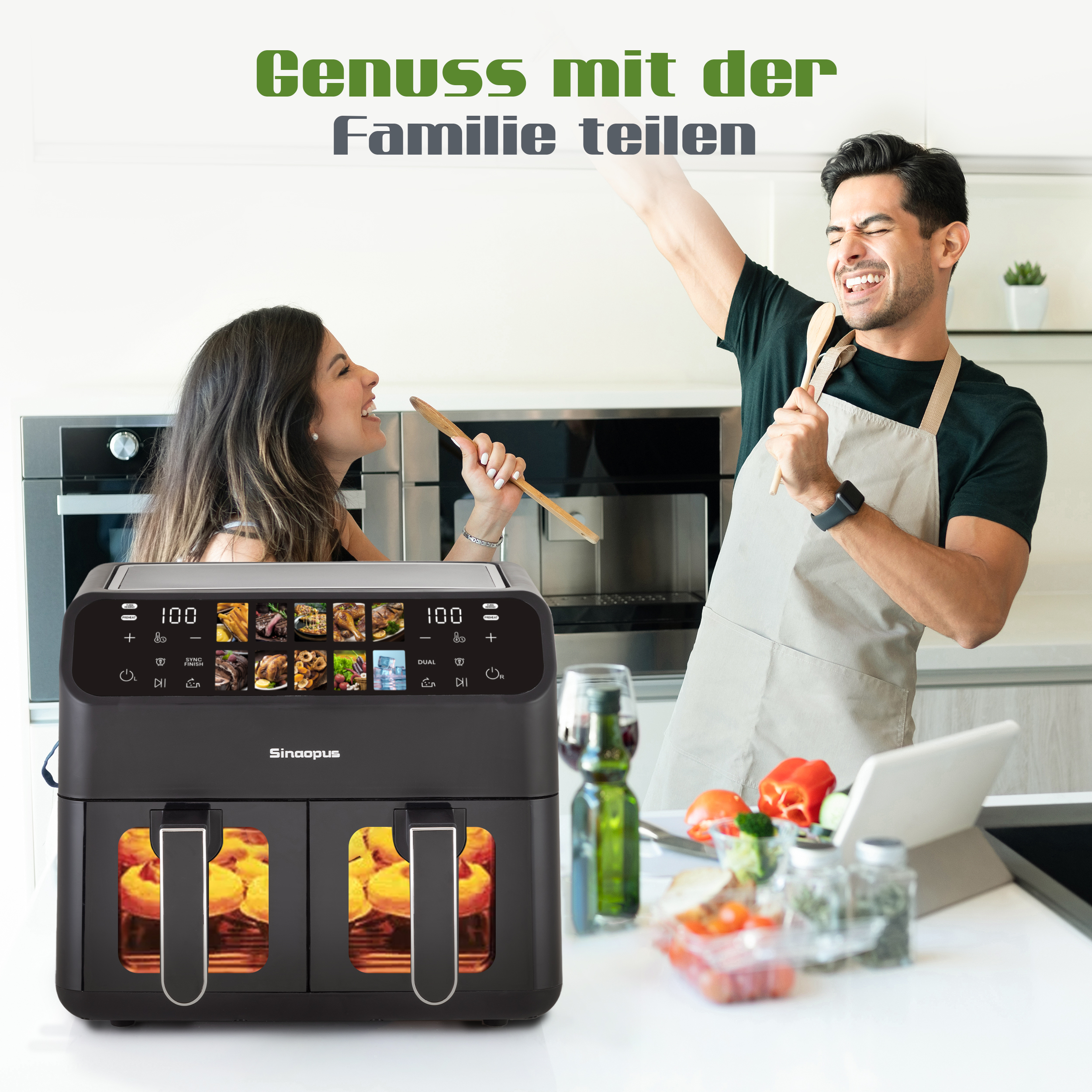 Menschen in der Küche singen mit Utensilien in der Nähe einer Heißluftfritteuse. Text: Genießen Sie mit der Familie.