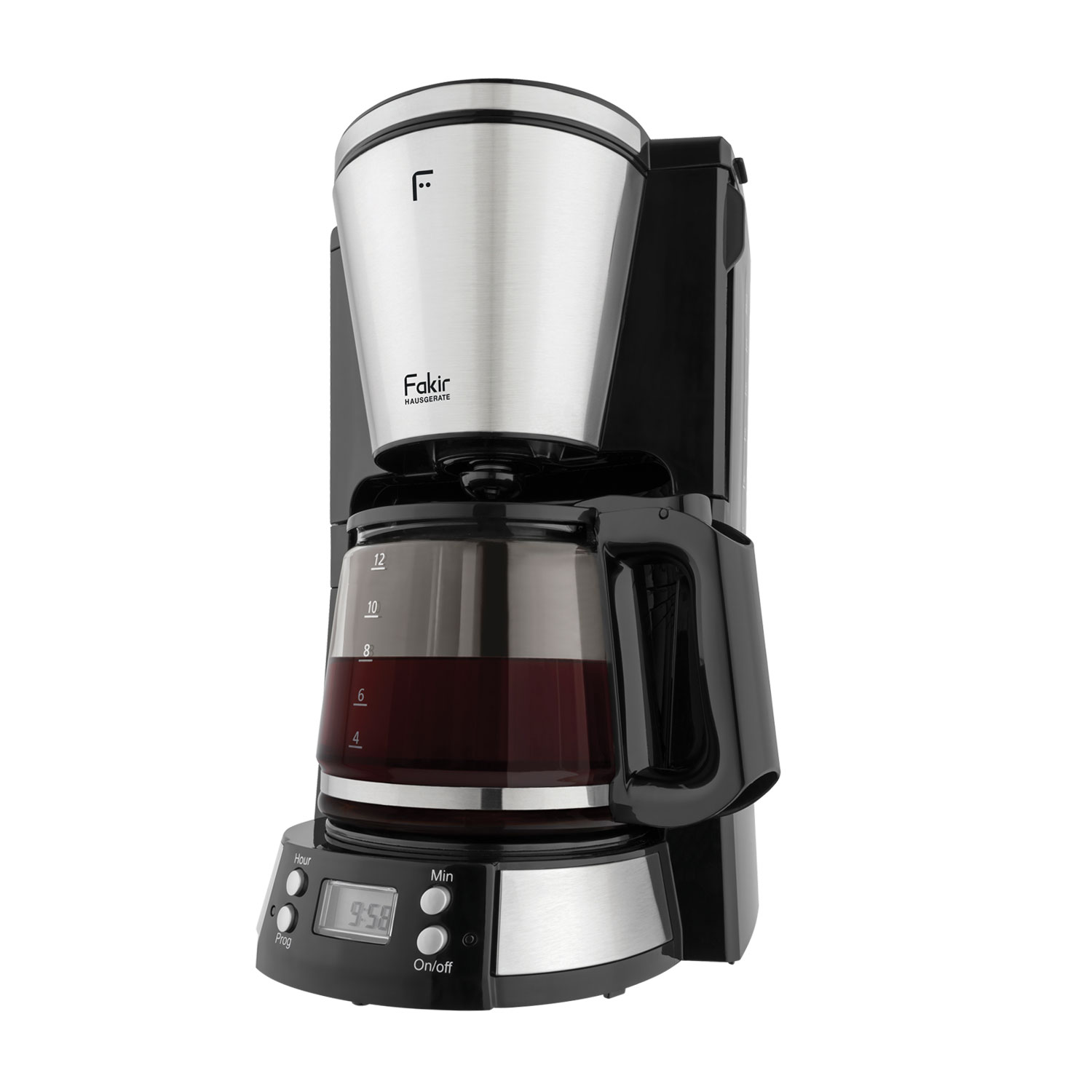 Eine schwarz-silberne Kaffeemaschine mit einer Glaskaraffe, die mit Kaffee gefüllt ist. Die Zeit 9:58 wird auf der Digitaluhr angezeigt.