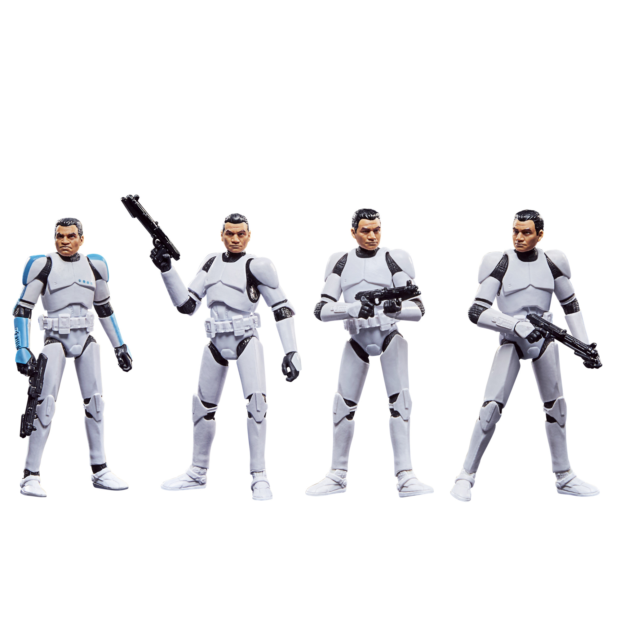 Beyaz zırhlı, siyah silah tutan dört Star Wars aksiyon figürü, beyaz zemin üzerinde. Birinde mavi detaylar var.