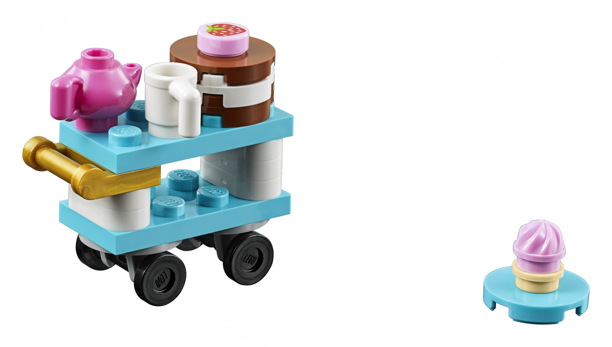 Un set Lego con una teiera rosa, una torta su un carrello e un gelato. La torta è marrone, bianca e rosa con una fragola sopra.