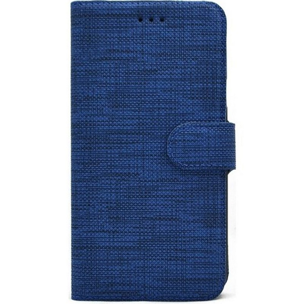 Dokulu yüzeye, manyetik tokaya ve üstte üç küçük deliğe sahip mavi bir telefon kılıfı.