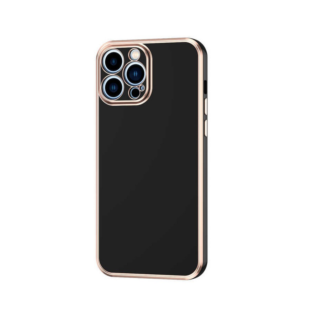Altın rengi çerçeveli siyah telefon kılıfı. Kamera boşlukları ve ses düğmeleri var.