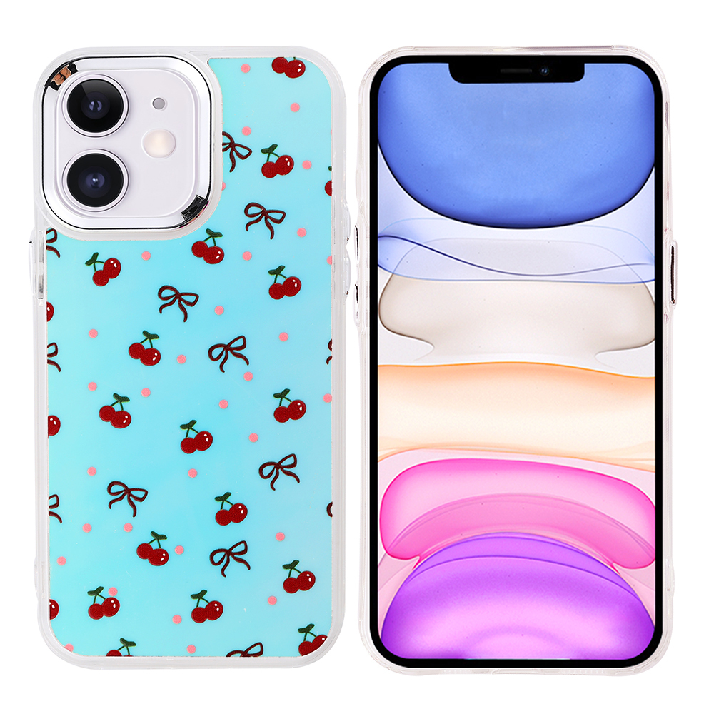 Açık mavi kılıflı bir iPhone. Kılıfın kiraz ve fiyonk deseni var. Ekran mavi ve mor bir degrade görüntülüyor.