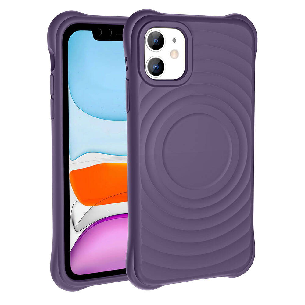 Konsantrik daire desenli mor bir telefon kılıfı, bir telefonun yanında duruyor. Telefonda turuncu ve mor bir ekran görülüyor.