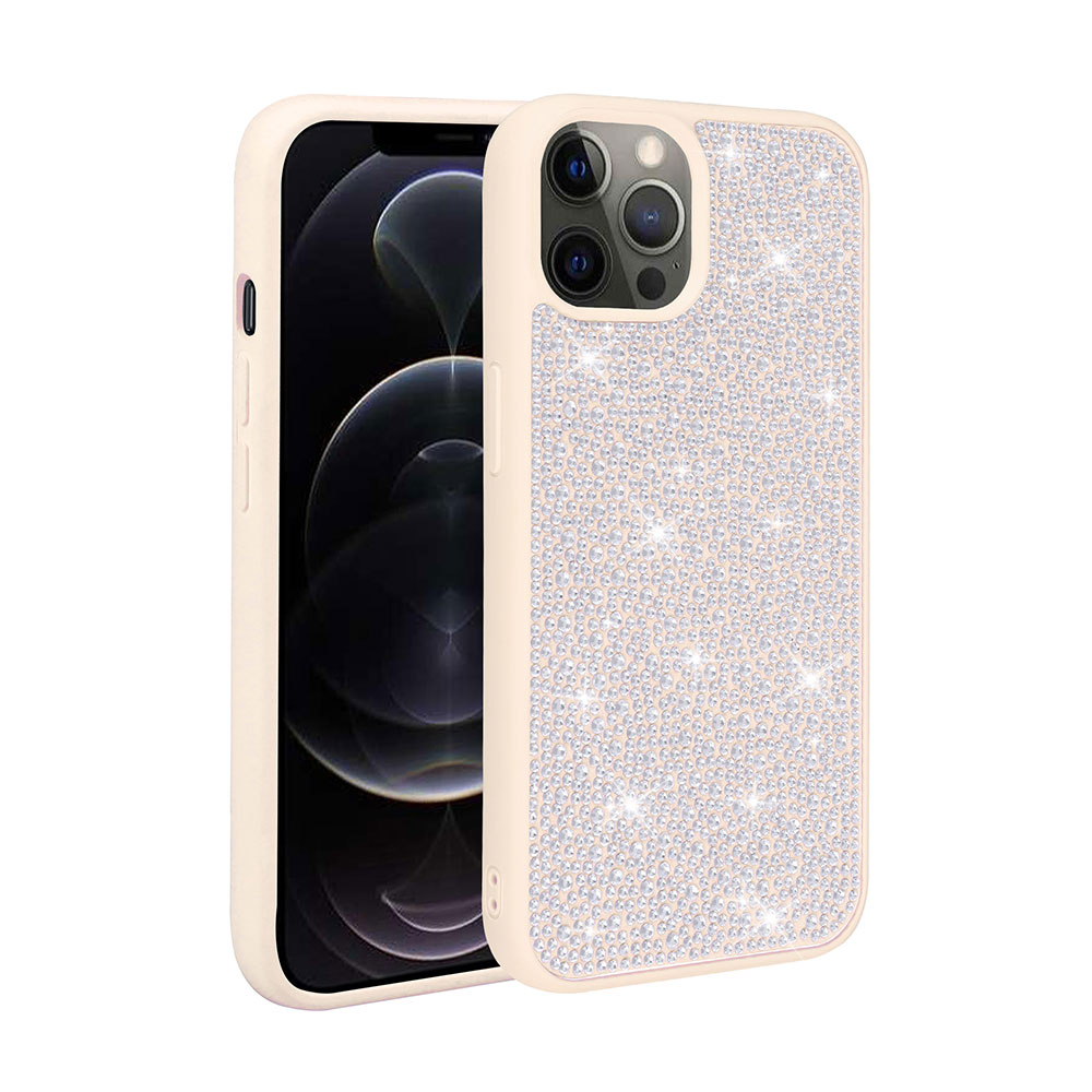 İki iPhone kılıfı görüntüleniyor. Biri açık, ekranı gösteriyor, diğeri ise ışıltılı yapay elmaslarla kaplı.