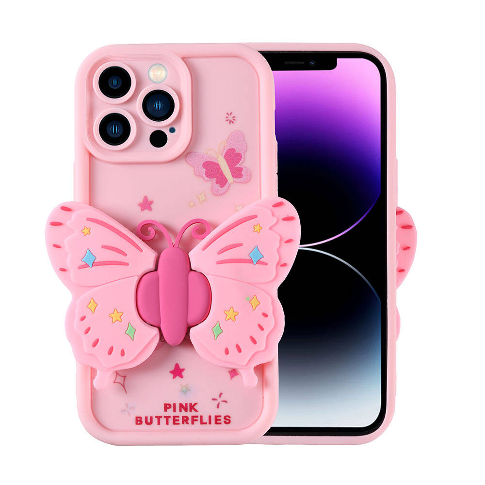 Kelebek tasarımlı pembe telefon kılıfı. Kılıfın üzerinde bir kelebek dekorasyonu ve 'PINK BUTTERFLIES' yazısı var. Bir telefon ekranı görülebilir.
