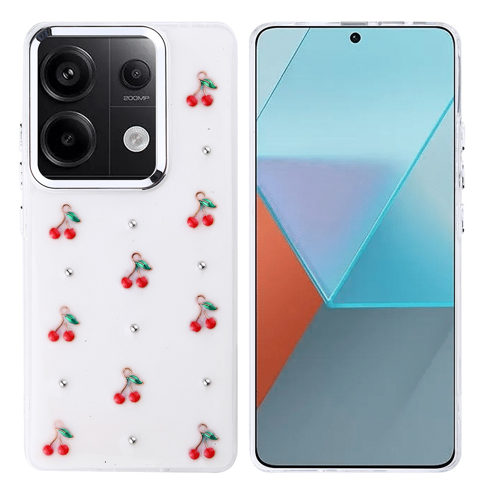 Kırmızı kiraz tasarımlı beyaz telefon kılıfı ve soyut renklerde bir telefon ekranı. Kılıfın bir kamera modülü var.