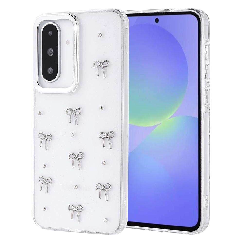 Gümüş kurdele detayları ve küçük gümüş noktalar içeren şeffaf bir telefon kılıfı. Yanında mavi ve yeşil ekranlı bir telefon var.