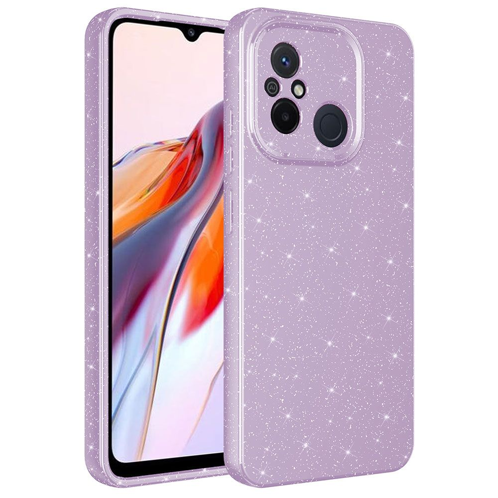 Renkli bir tasarım gösteren ekrana sahip bir telefonun yanında, ışıltılı mor bir telefon kılıfı. Kılıfın kamera kesikleri var.