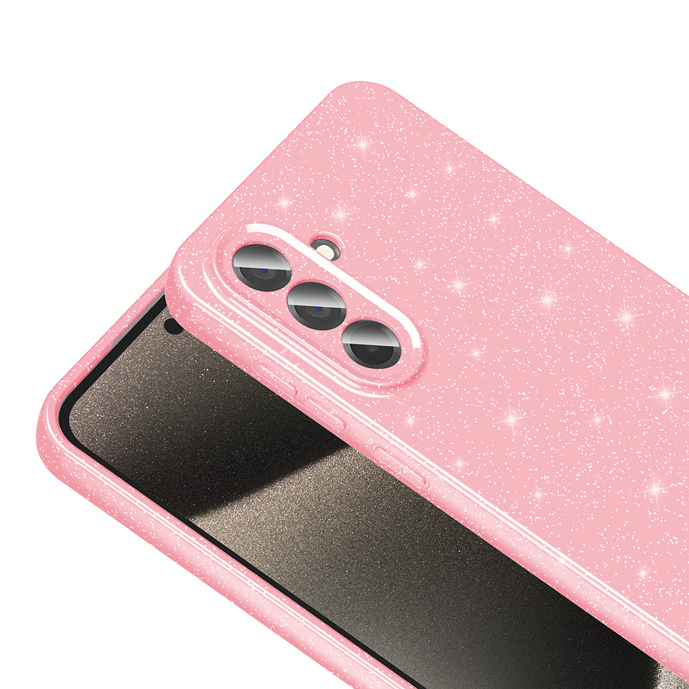 Üç kamera lensi ve telefon ekranı olan pembe, ışıltılı bir telefon kılıfı, beyaz bir arka plan üzerinde.