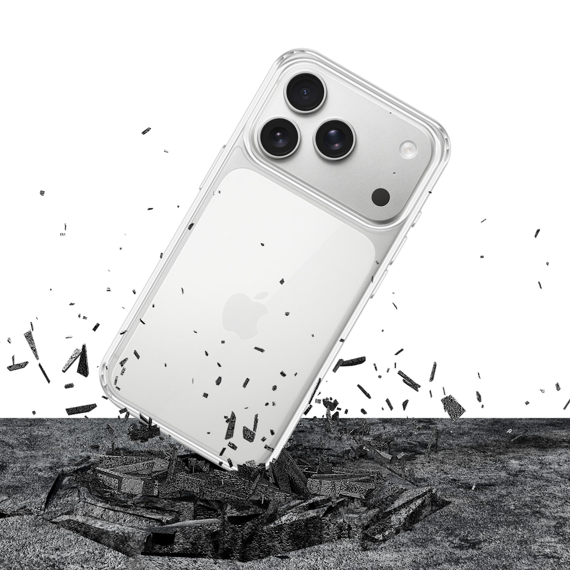 Telefon z przezroczystym etui przebija powierzchnię. Odłamki latają wokół telefonu, który ma trzy obiektywy aparatu.