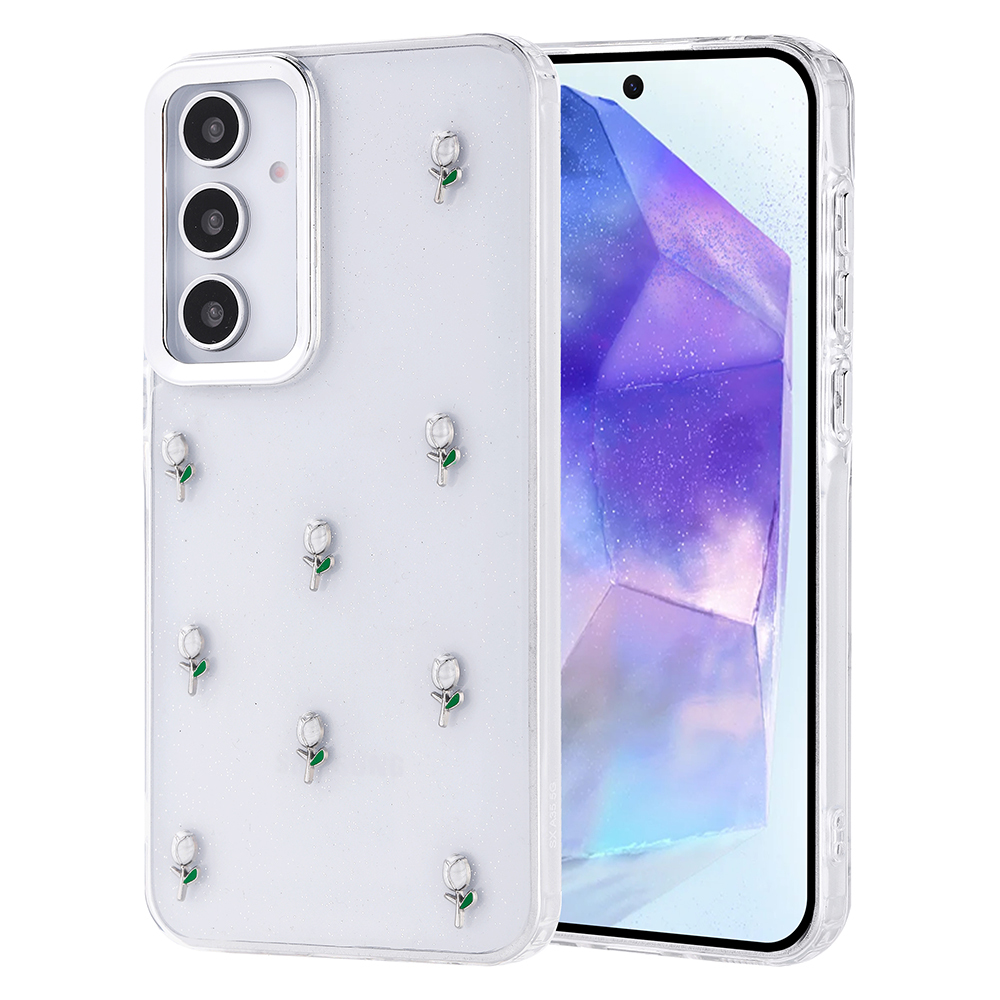 Küçük gümüş lale takılarla süslenmiş şeffaf bir telefon kılıfı. Telefon büyük bir ekranla görülebilir. Üç kamera lensi görülebilir.