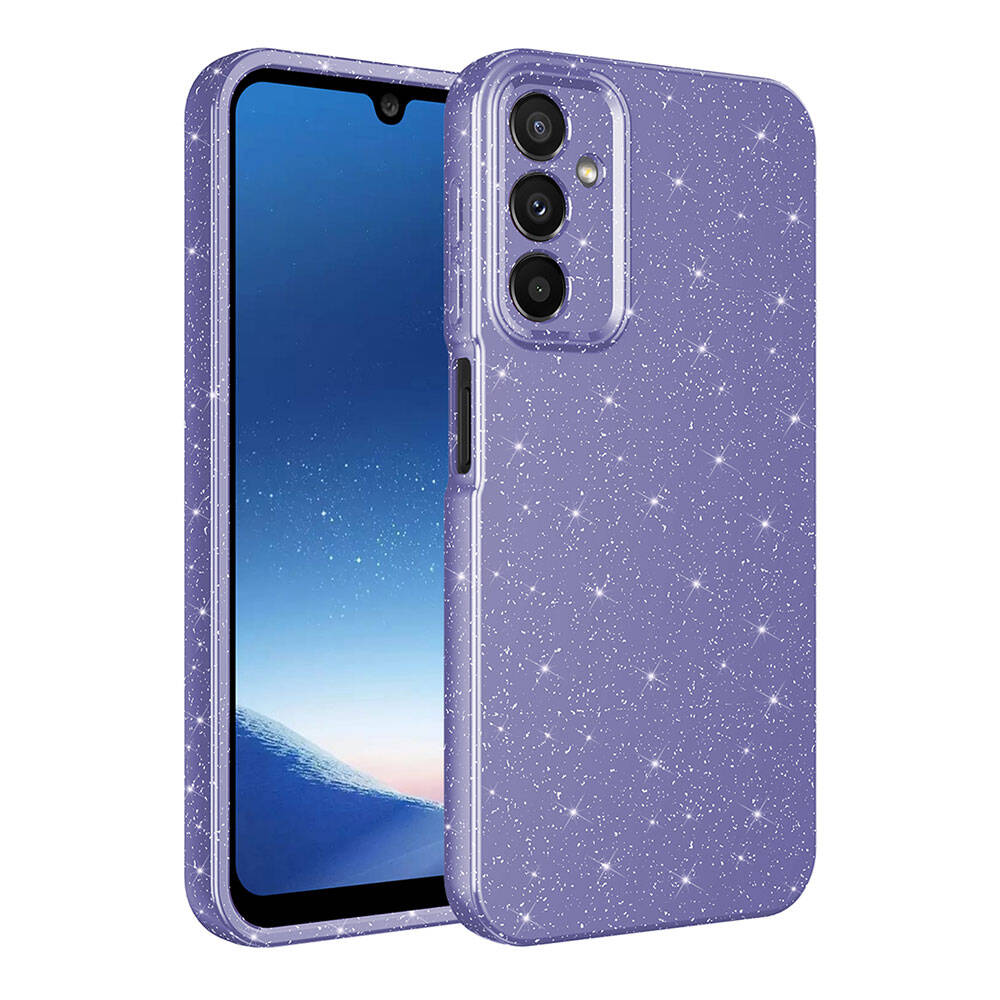 Parlak bir kılıfa sahip lila bir telefon dik duruyor. Telefonun ekranı siyahtır ve üstte bir kamera vardır. Kılıfta üç kamera vardır.