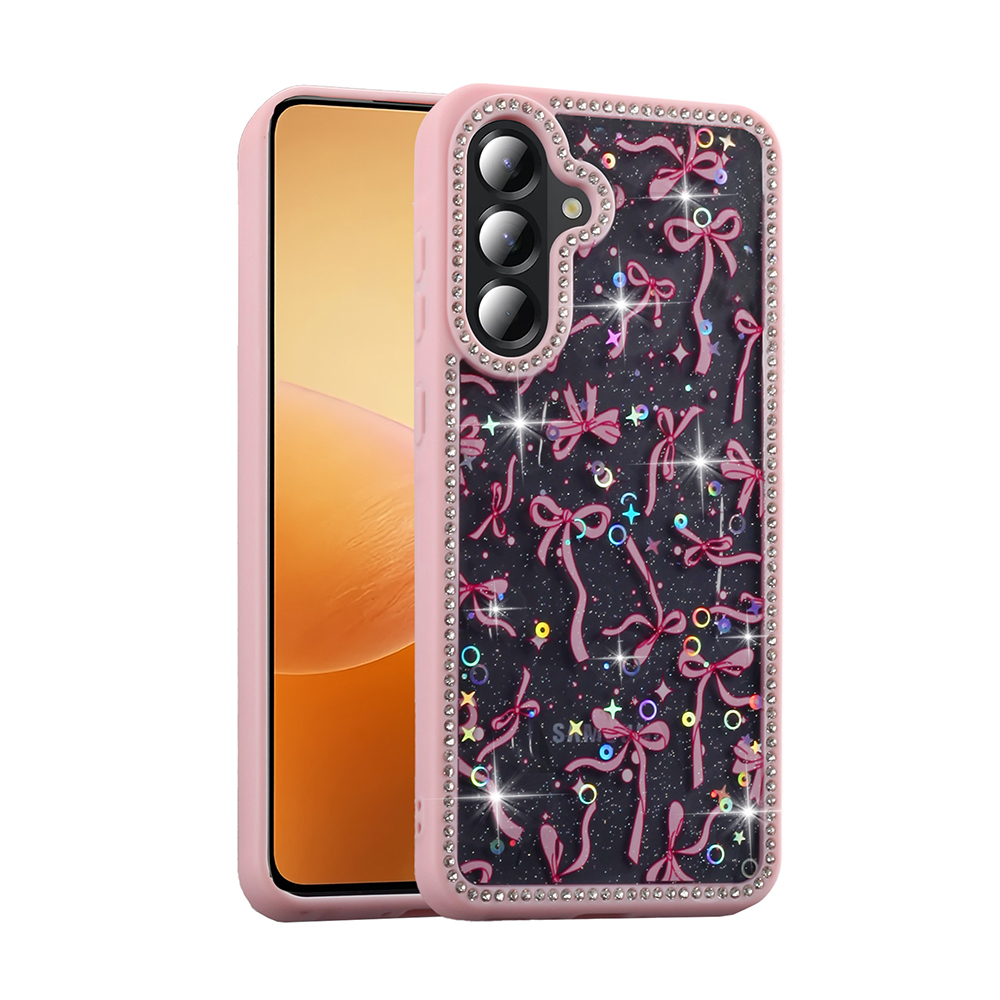 Pembe kurdele ve elmas desenli pembe telefon kılıfı. Telefonun ekranı turuncu bir arka plan gösteriyor.