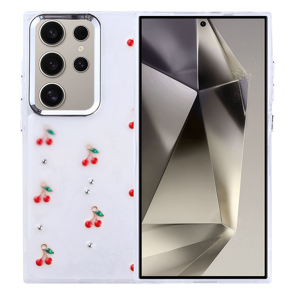 Kiraz ve gümüş çivili bir telefon kılıfı. Telefon ekranı sağda görülebilir. Kamera solda.