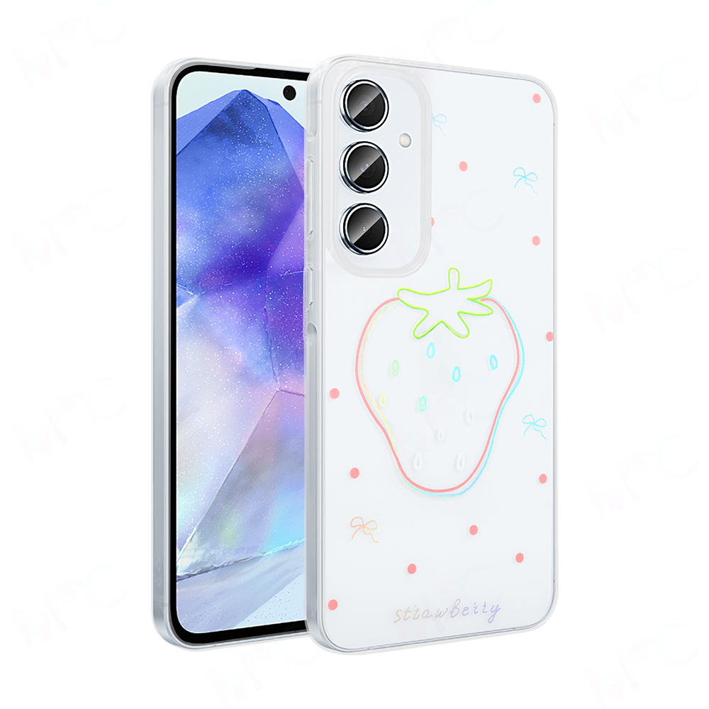Çilek desenli şeffaf bir telefon kılıfı. Telefon arka planda. Kılıfta noktalar, fiyonklar ve çilek kelimesi var.